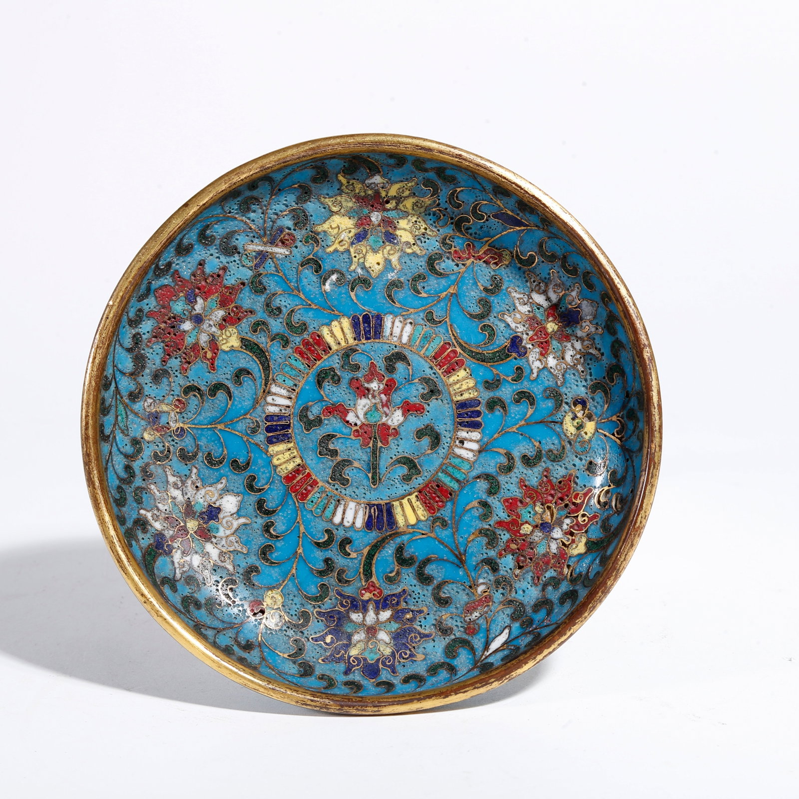 A CLOISONNÉ WASHER WITH INTERLOCKING FLORAL PATTERN: Cloisonné Washer with Interlocking Floral Pattern