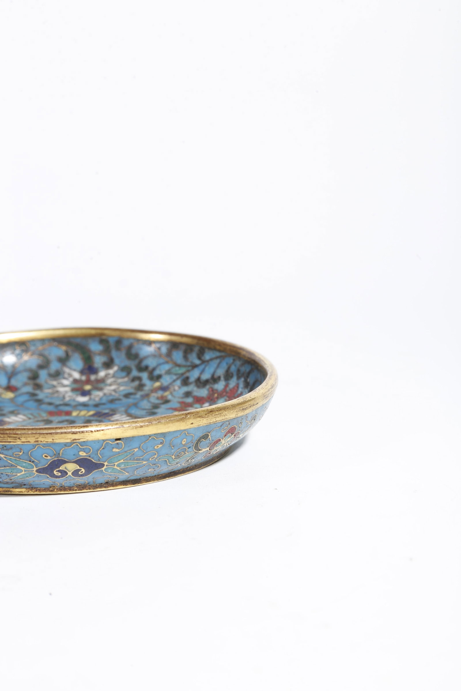 A CLOISONNÉ WASHER WITH INTERLOCKING FLORAL PATTERN - 8