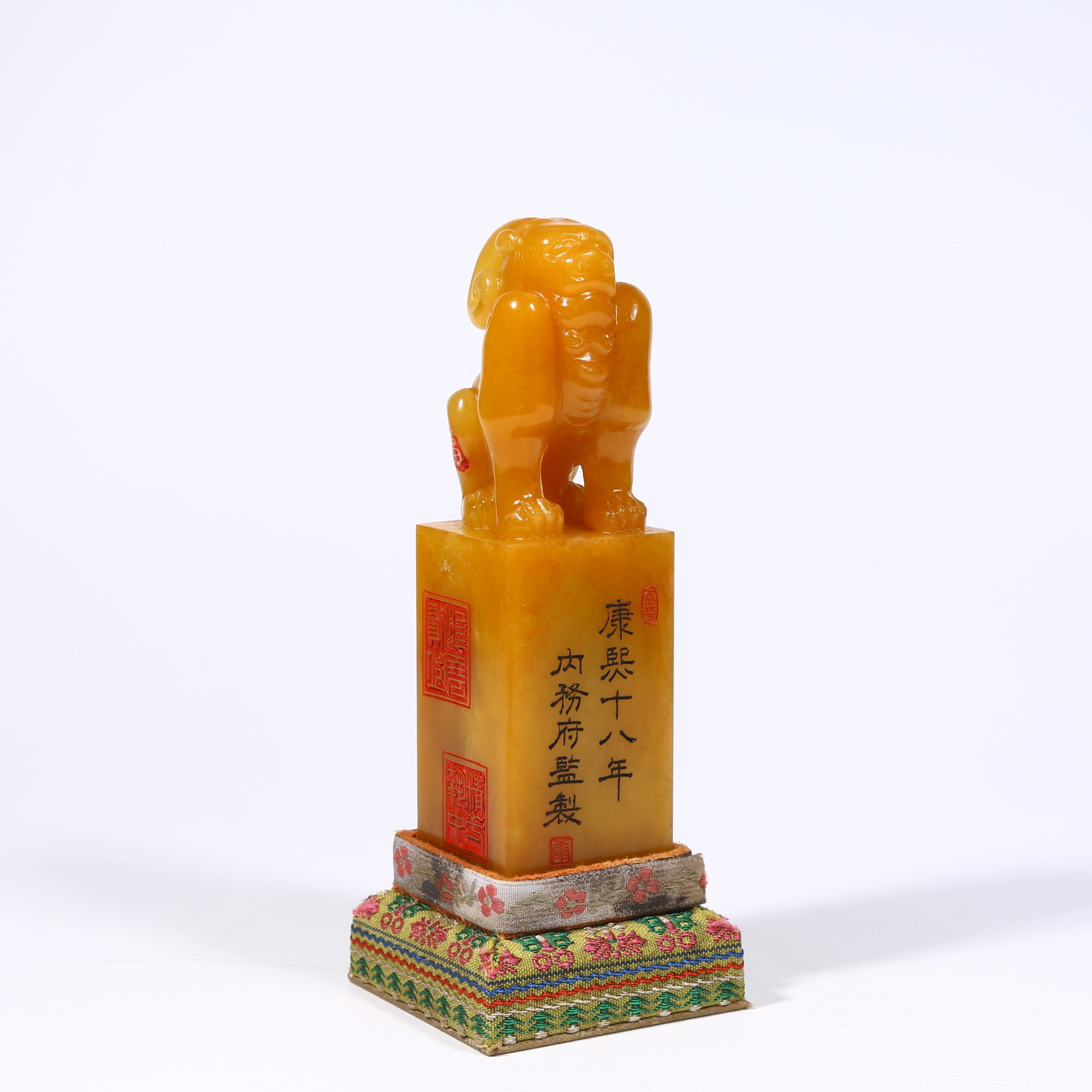 A SHOUSHAN TIANHUANG STONE SEAL WITH BEAST KNOB (1 of 8)