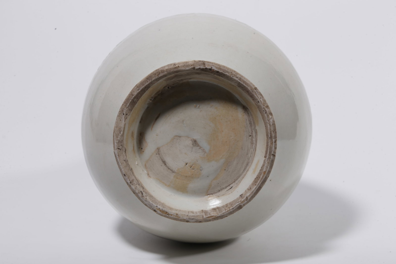A DING WARE PEAR-SHAPED VASE WITH CLOUD AND DRAGON PATTERN - 10