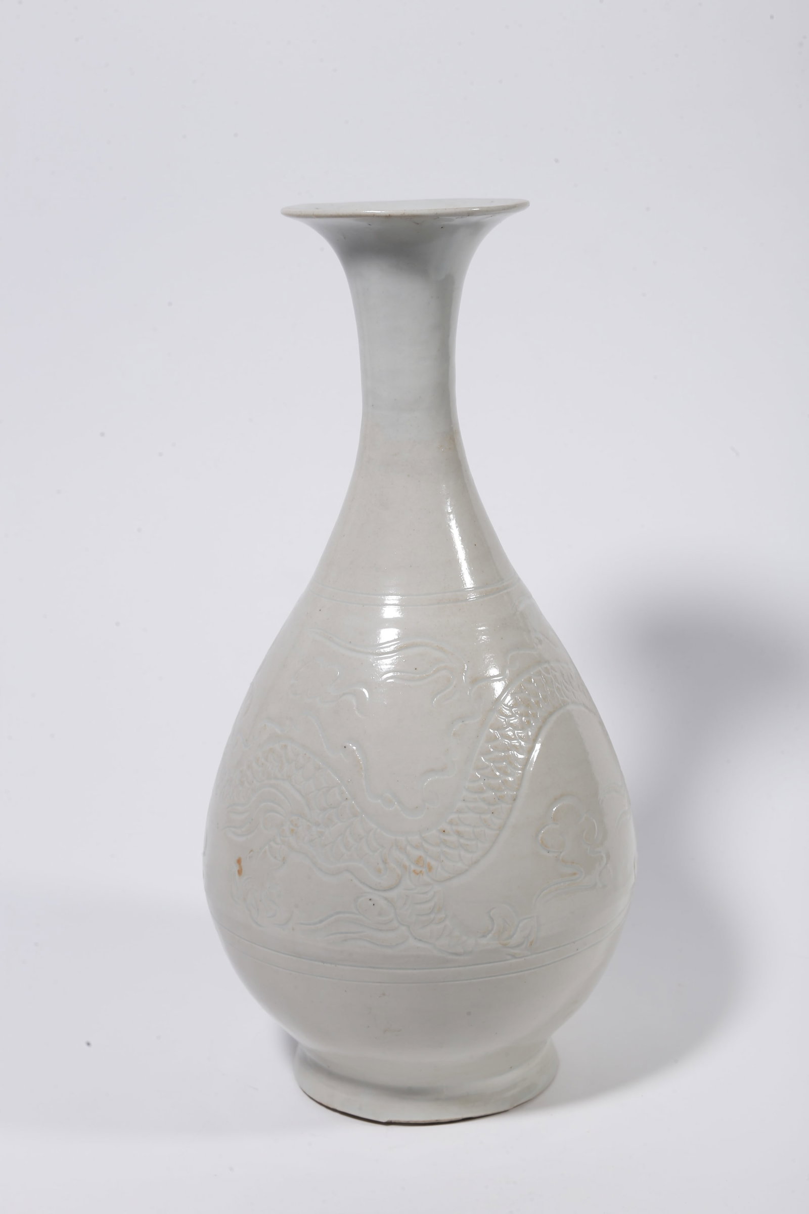 A DING WARE PEAR-SHAPED VASE WITH CLOUD AND DRAGON PATTERN - 3