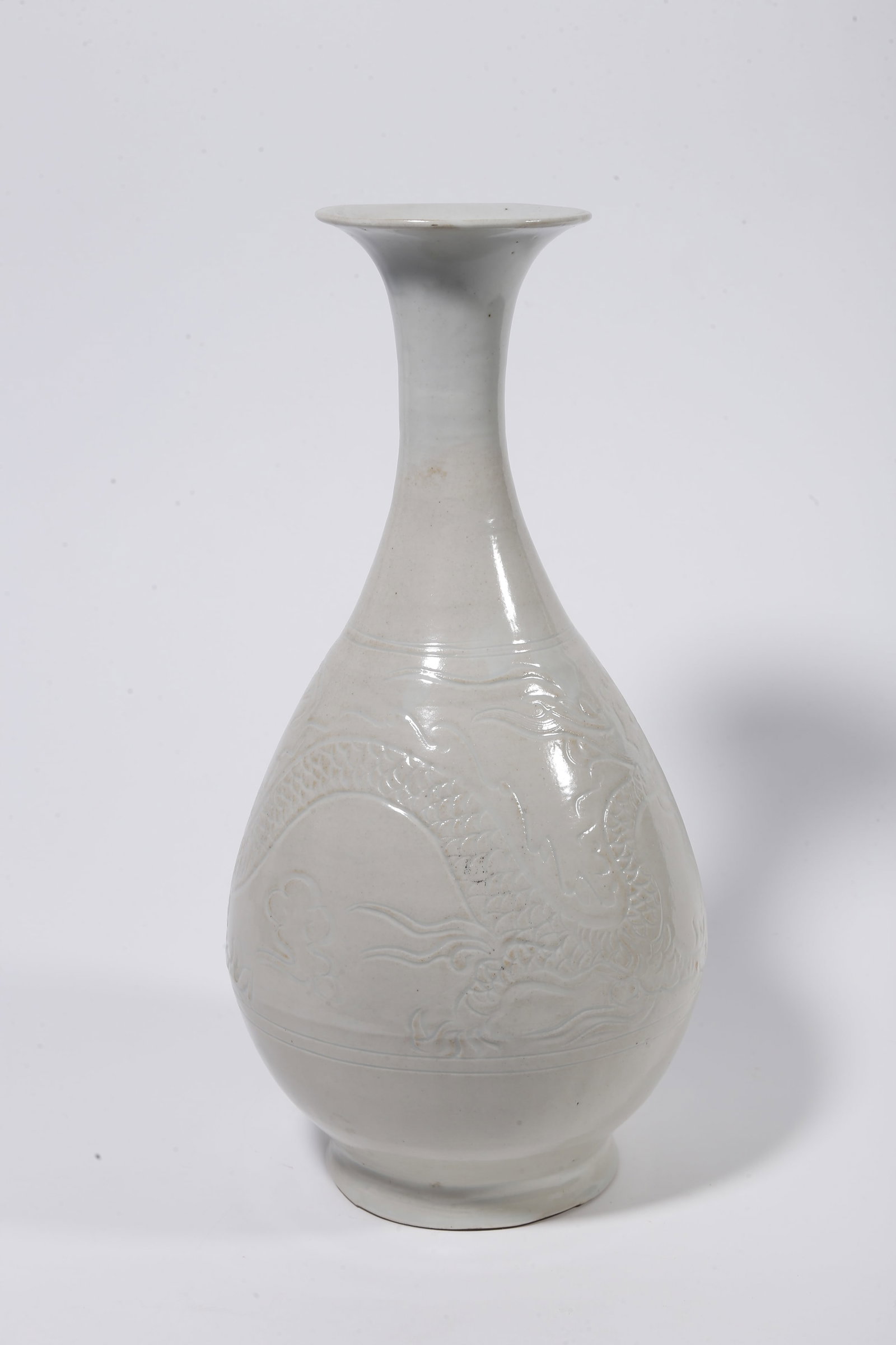 A DING WARE PEAR-SHAPED VASE WITH CLOUD AND DRAGON PATTERN - 4