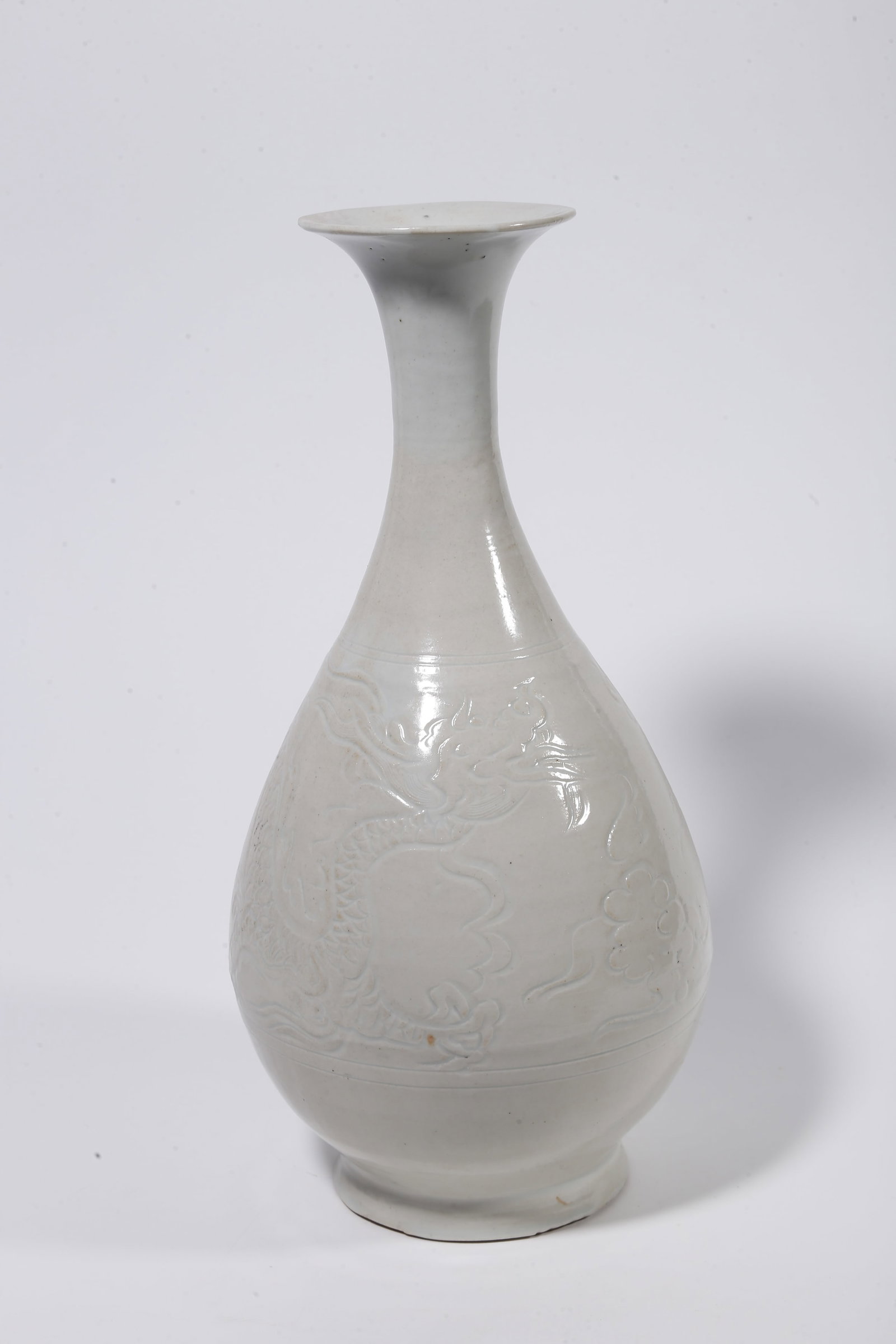 A DING WARE PEAR-SHAPED VASE WITH CLOUD AND DRAGON PATTERN - 5