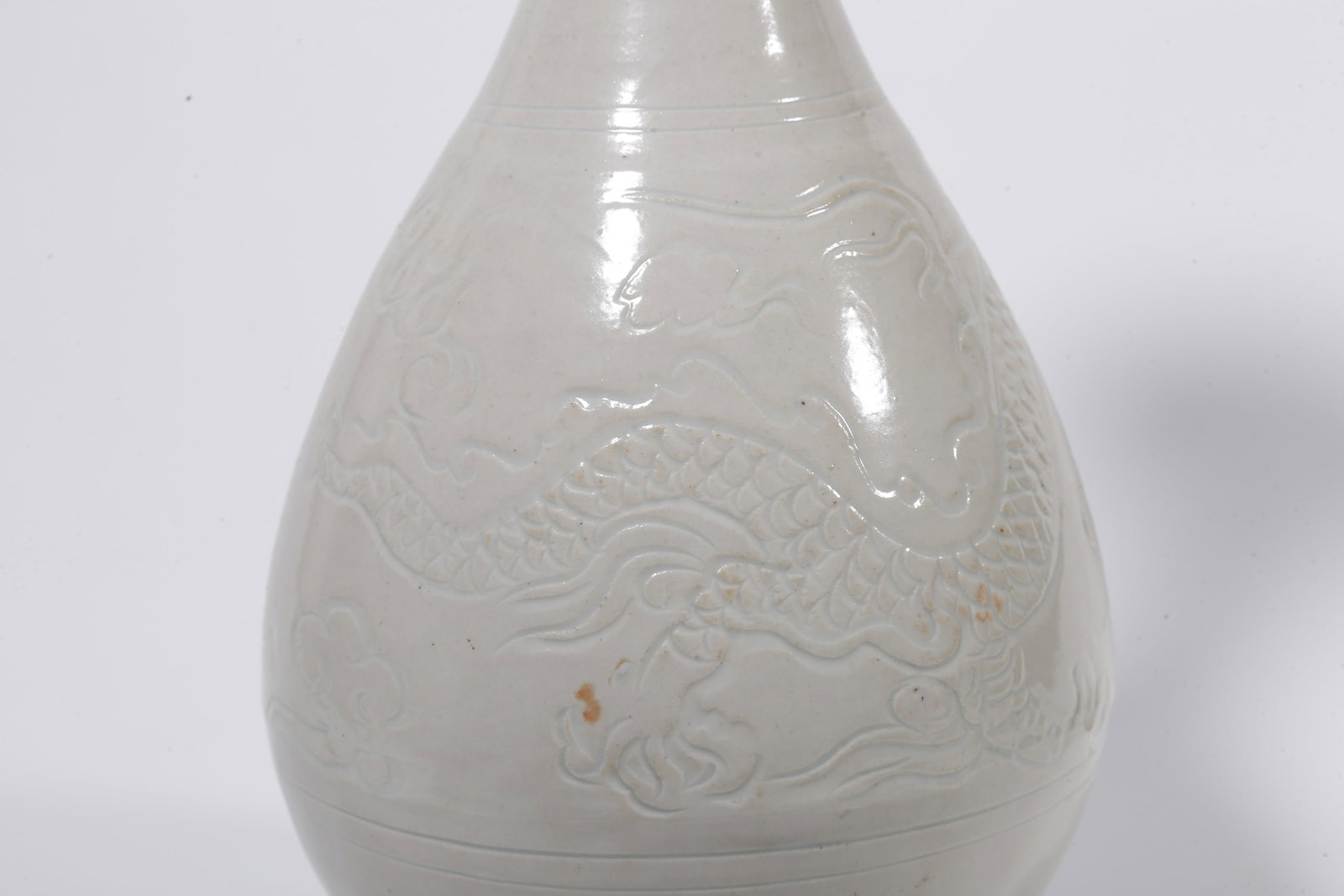 A DING WARE PEAR-SHAPED VASE WITH CLOUD AND DRAGON PATTERN - 8