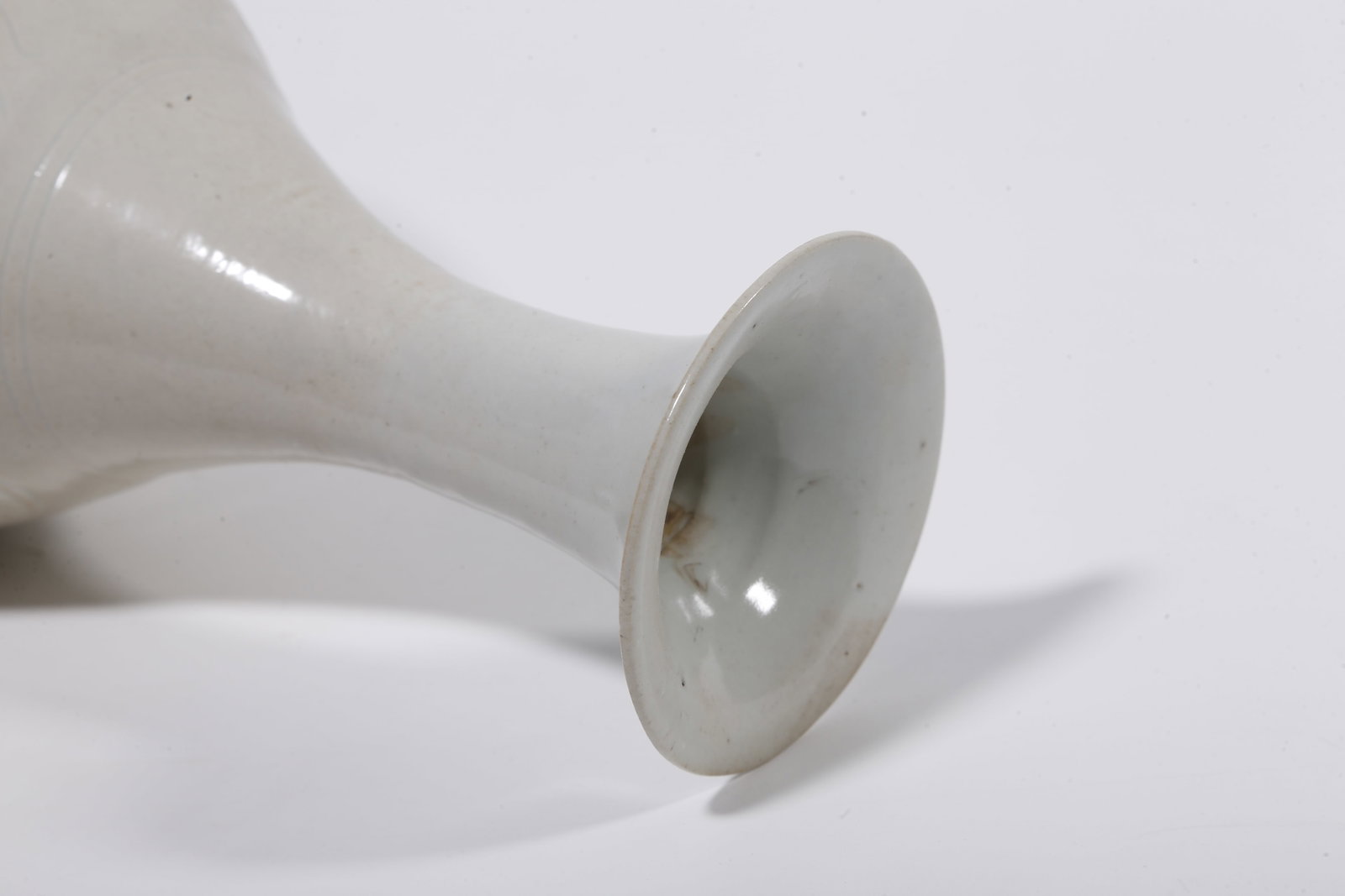 A DING WARE PEAR-SHAPED VASE WITH CLOUD AND DRAGON PATTERN - 9