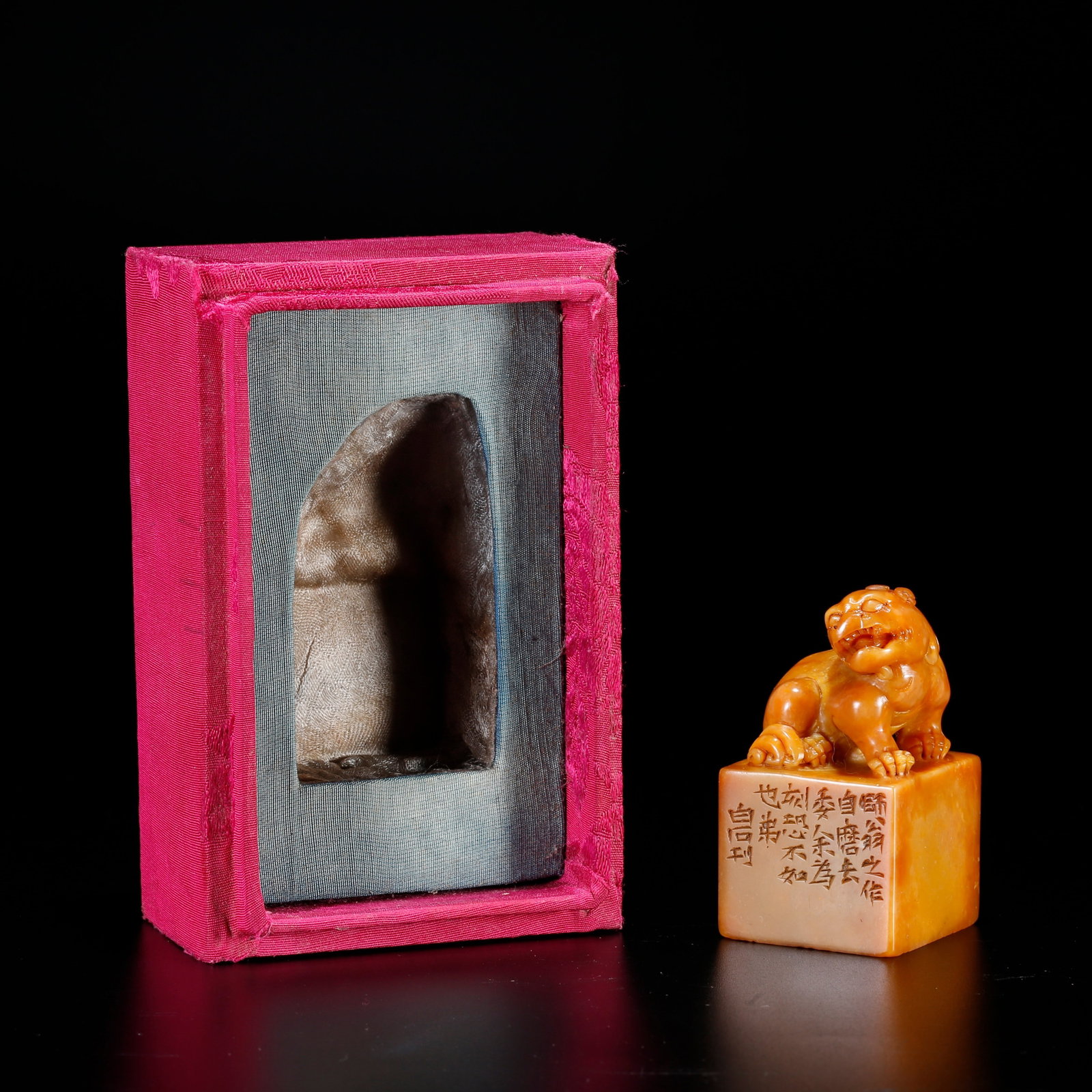 A SEAL WITH BEAST KNOB CARVED FROM SHOUSHAN TIANHUANG STONE (1 of 10)