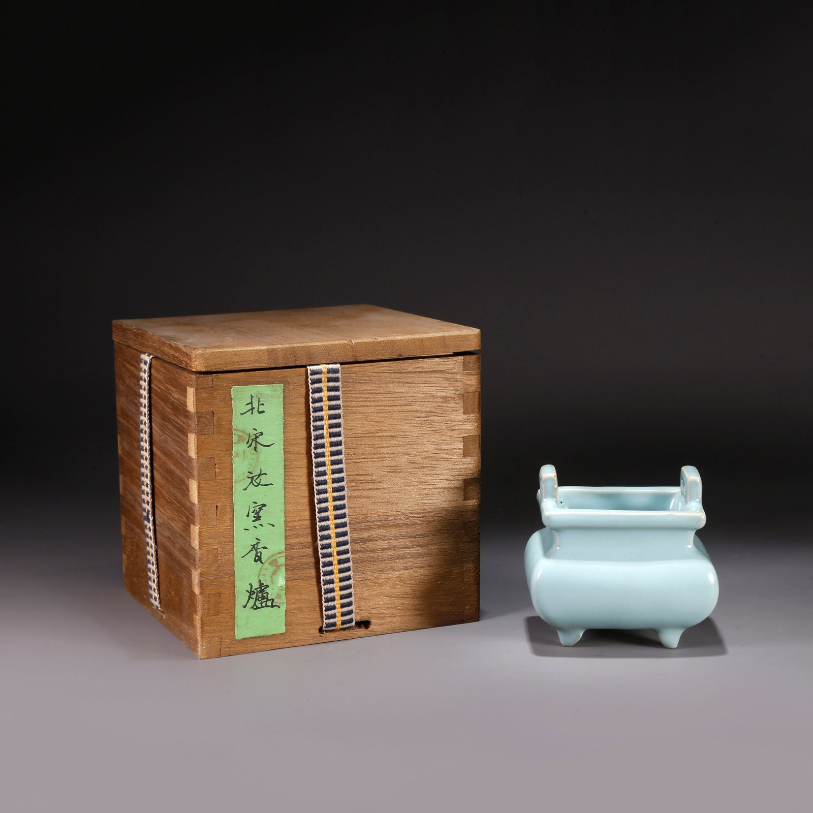 A RU WARE UPRIGHT EAR CENSER (1 of 9)