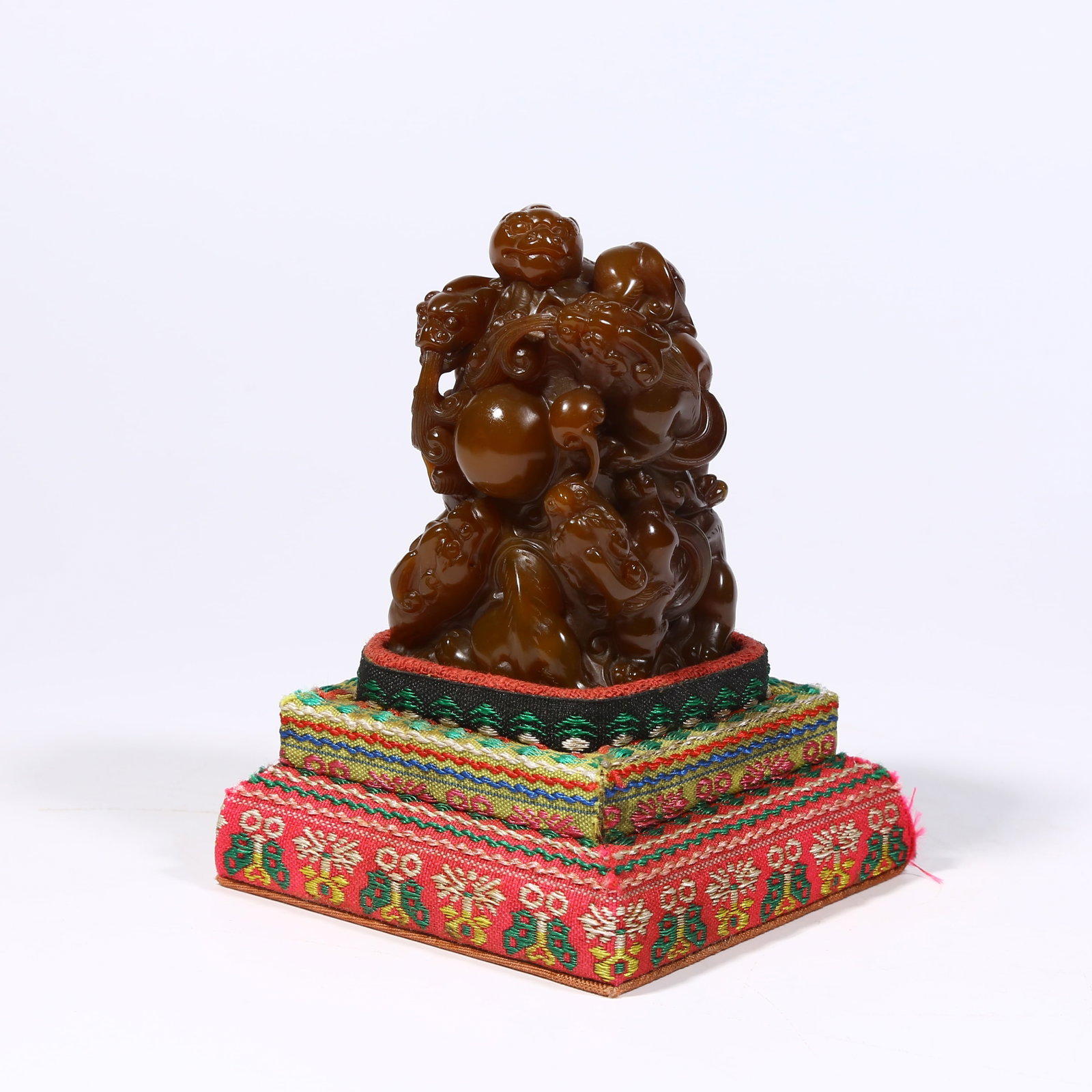 A SHOUSHAN STONE SEAL WITH CHI DRAGON PATTERN: Shoushan stone seal with chi dragon pattern
