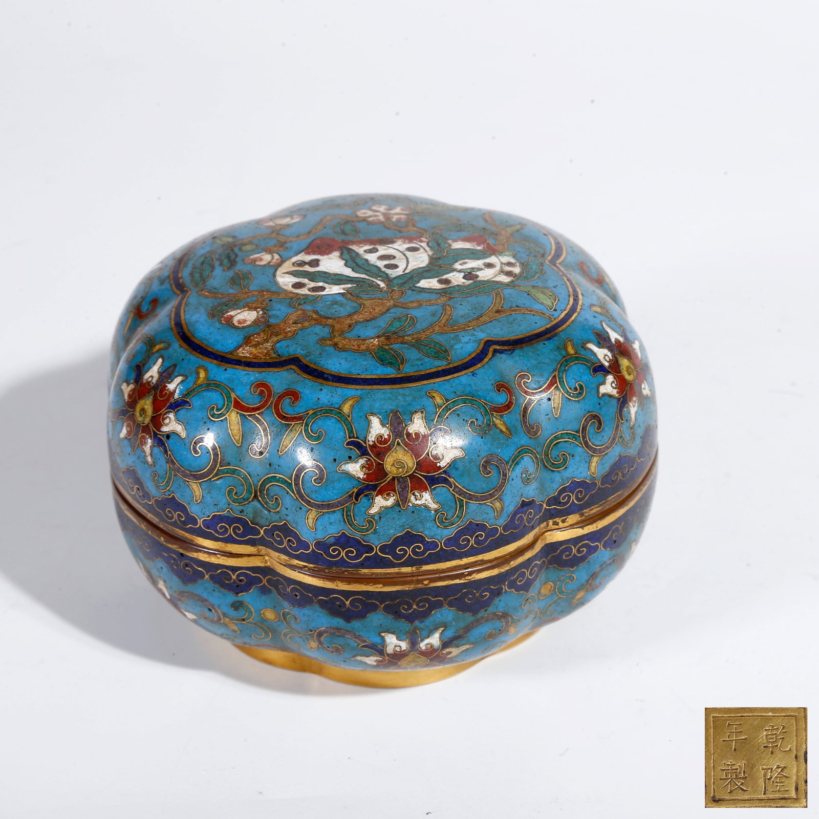 A CLOISONNÉ COVERED BOX WITH POMEGRANATE PATTERN (1 of 10)