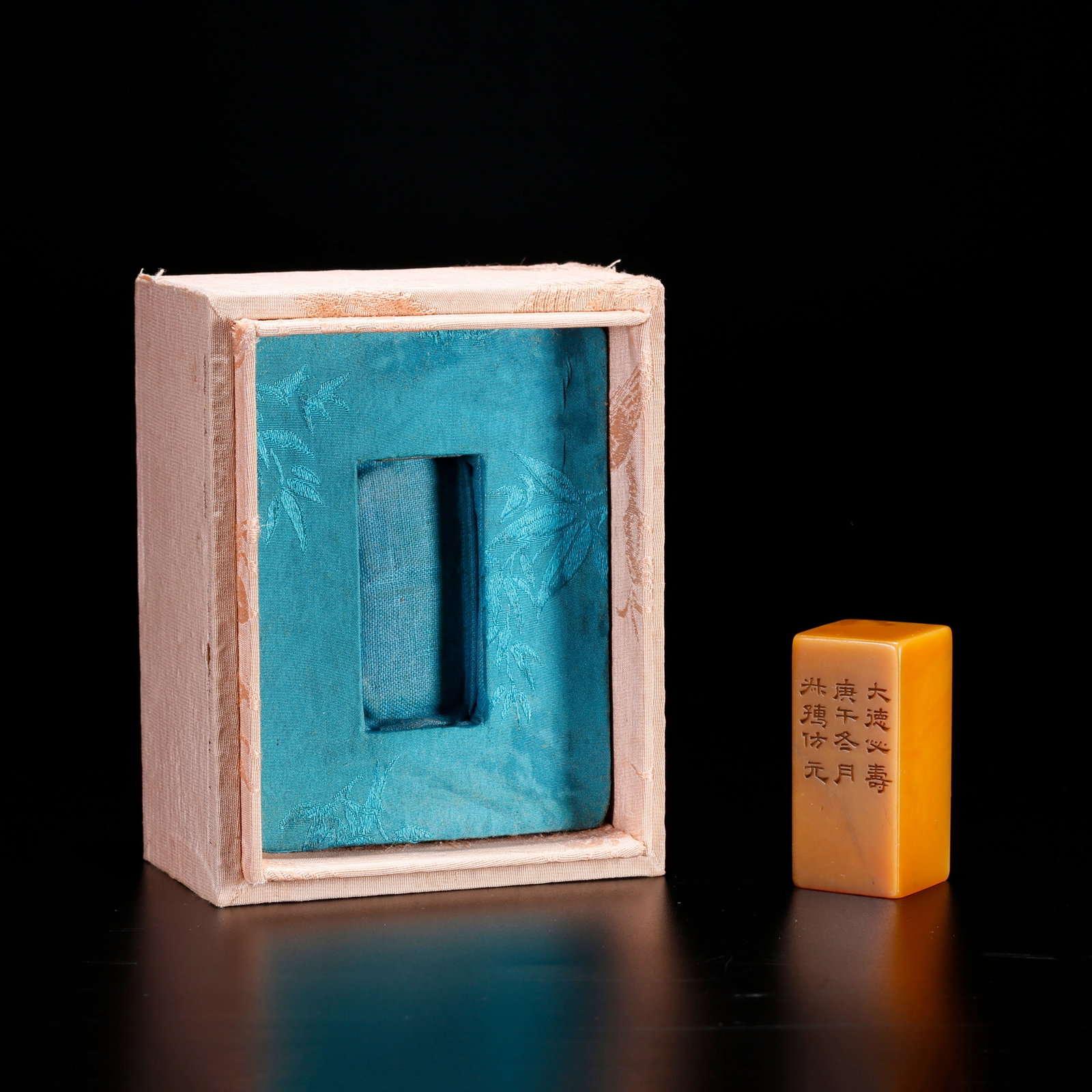 A INSCRIBED SEAL CARVED FROM SHOUSHAN TIANHUANG STONE (1 of 10)
