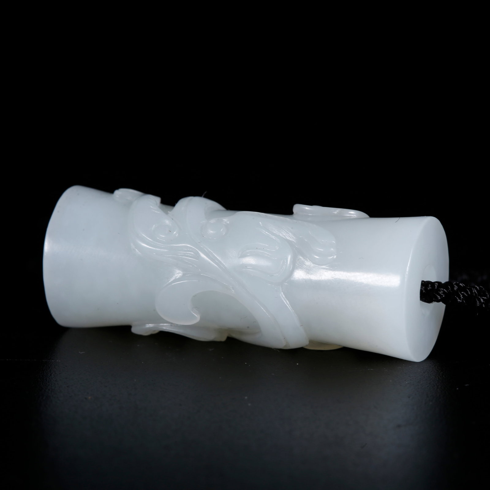 A HOTAN JADE CARVED DRAGON PATTERN LEZI BEAD: Hotan Jade Carved Dragon Pattern Lezi Bead