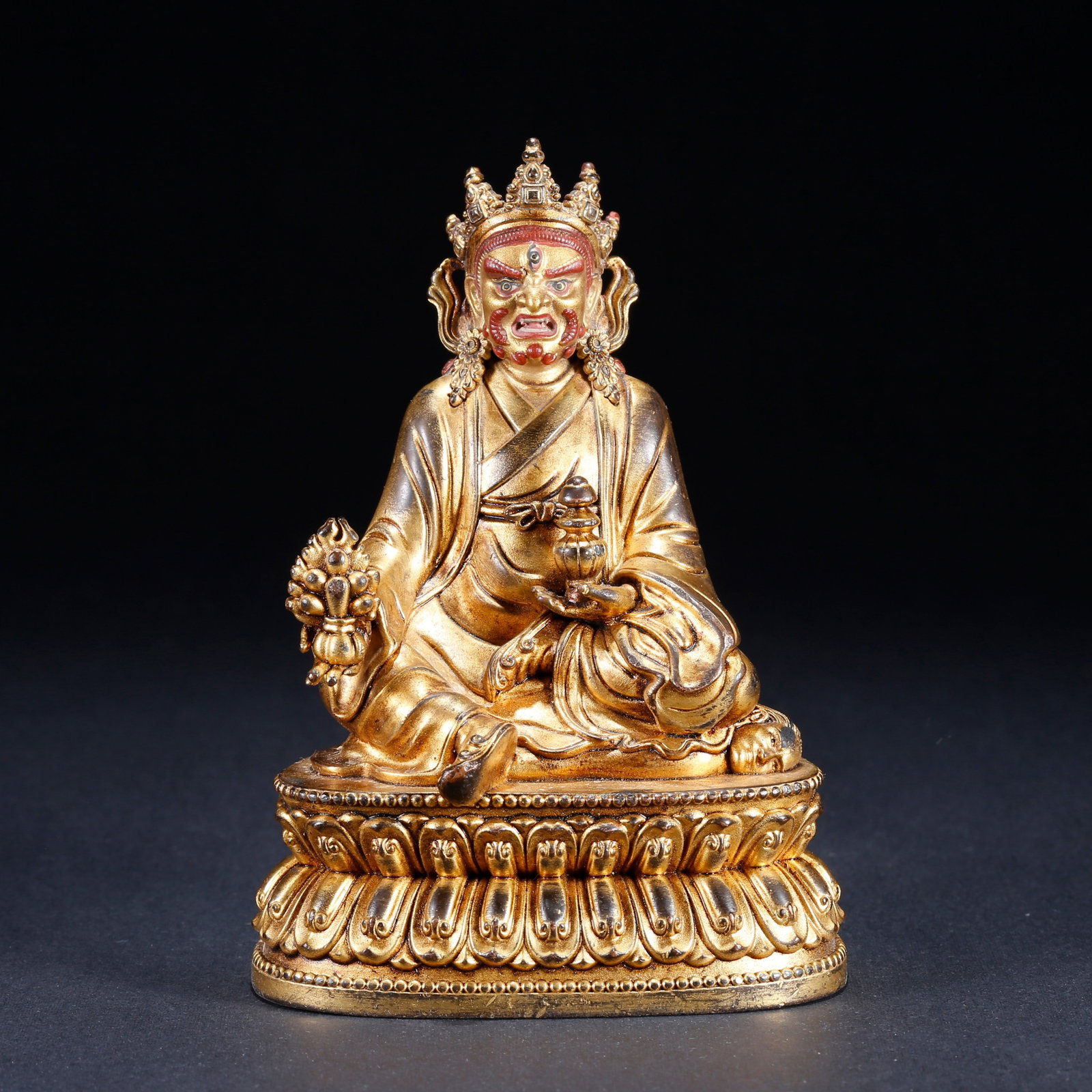 A GILT BRONZE BUDDHA STATUE (1 of 9)