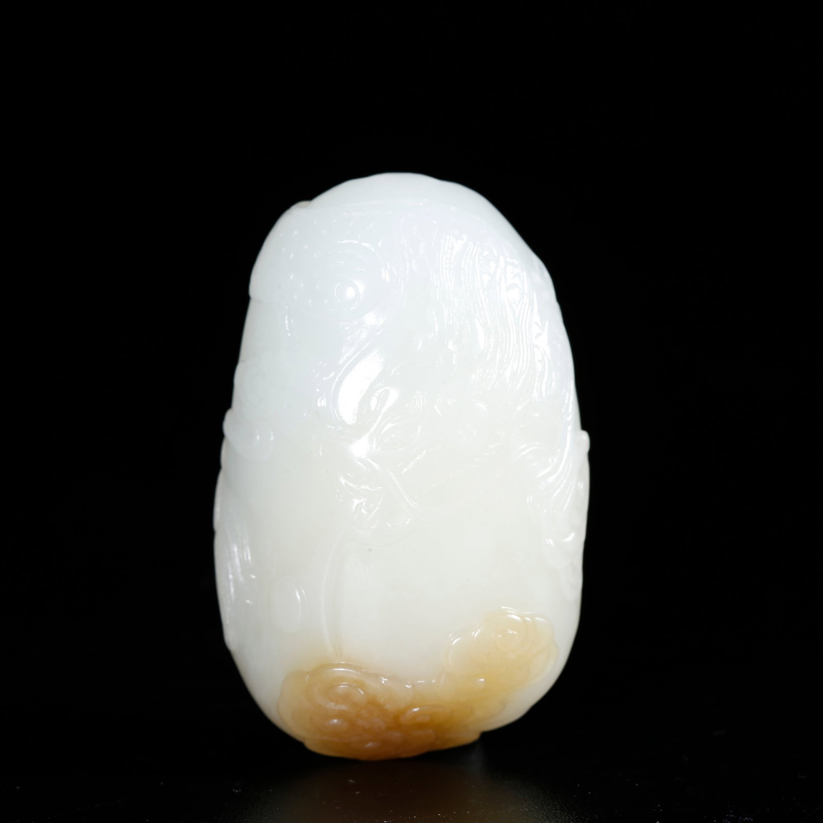 A HOTAN JADE CARVED DRAGON PATTERN ORNAMENT (1 of 10)