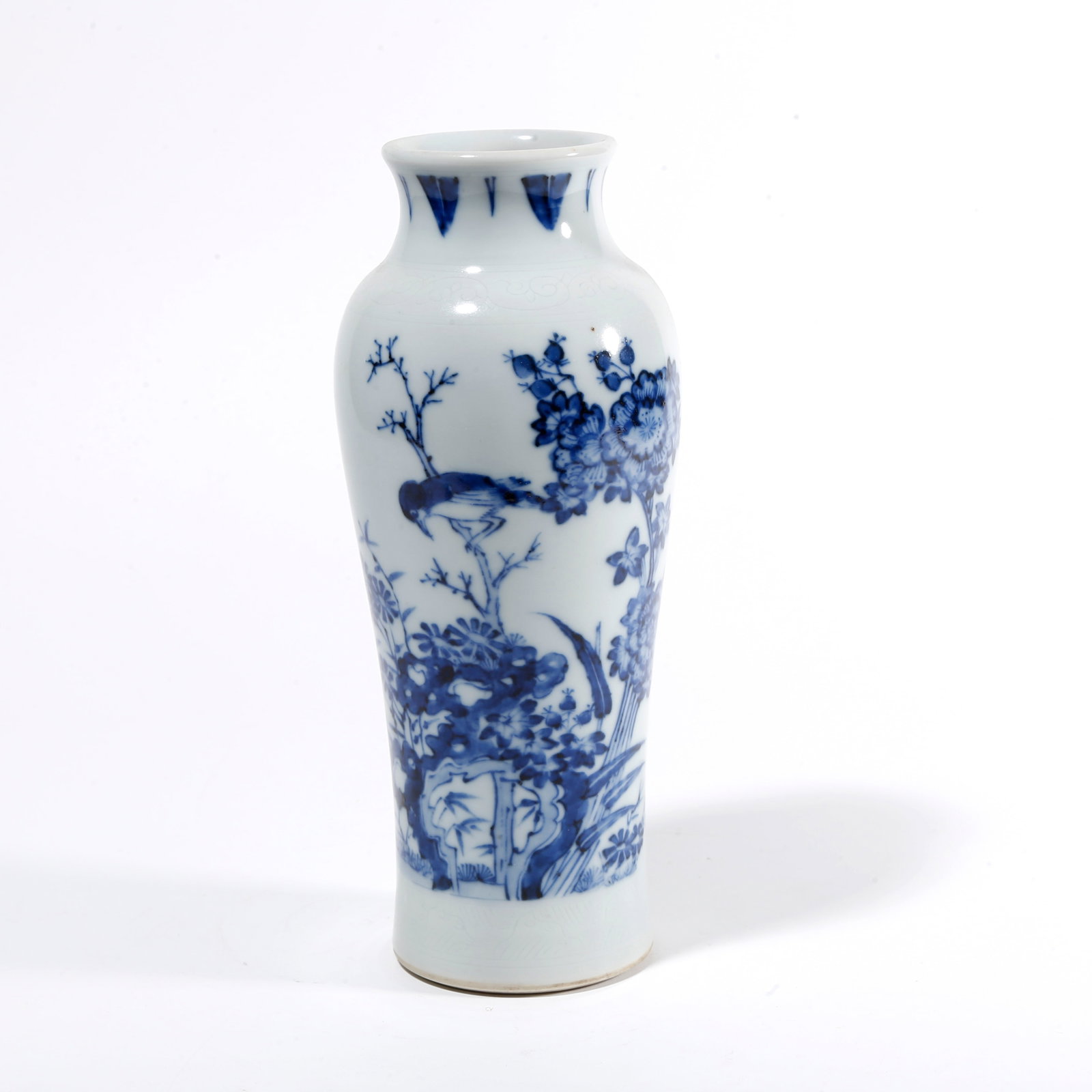 A BLUE AND WHITE FLOWER VASE WITH FLOWER AND BIRD PATTERN (1 of 9)