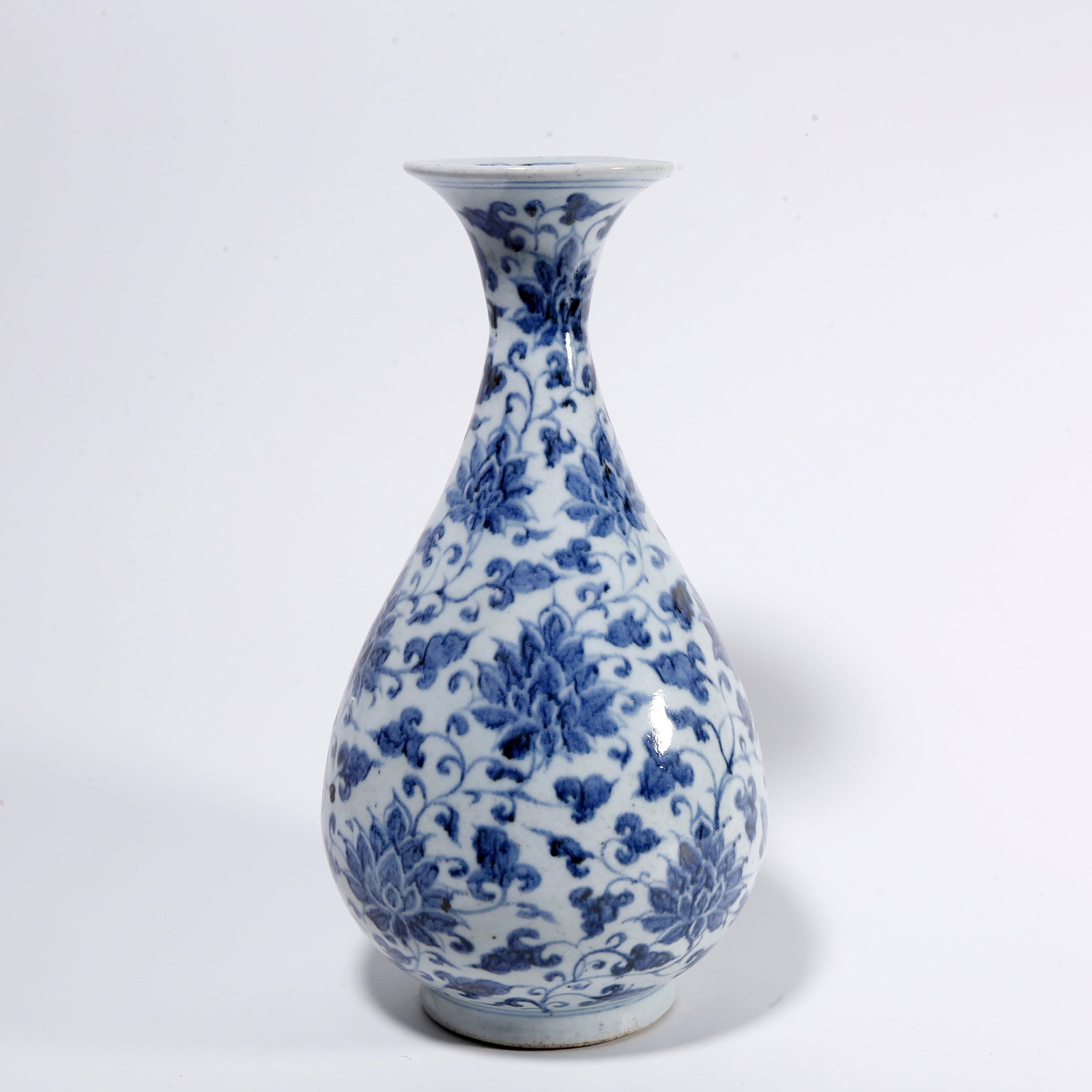 A BLUE AND WHITE PEAR-SHAPED VASE WITH INTERLOCKING FLORAL PATTERN (1 of 10)