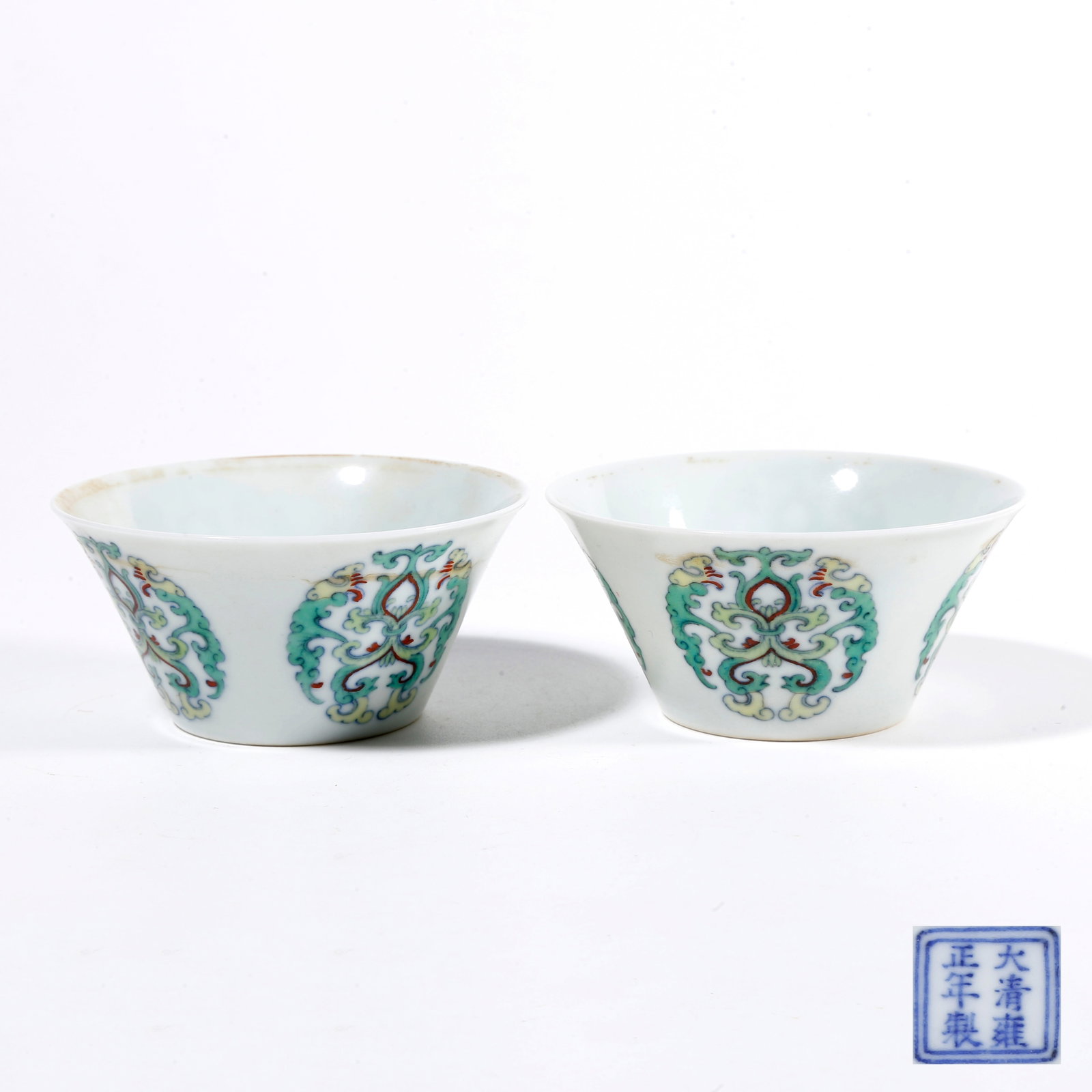 A PAIR OF DOUCAI CUPS WITH INTERLOCKING PATTERN - 11