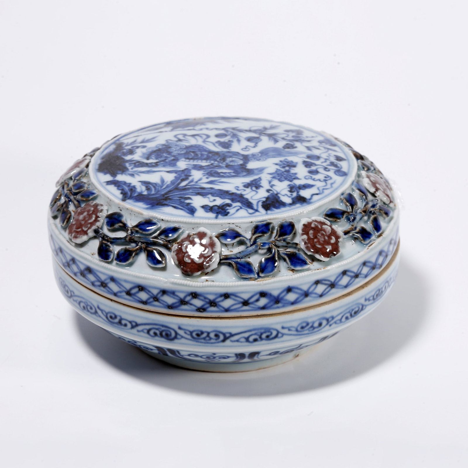 A BLUE AND WHITE LIDDED BOX WITH BEAST PATTERN (1 of 10)