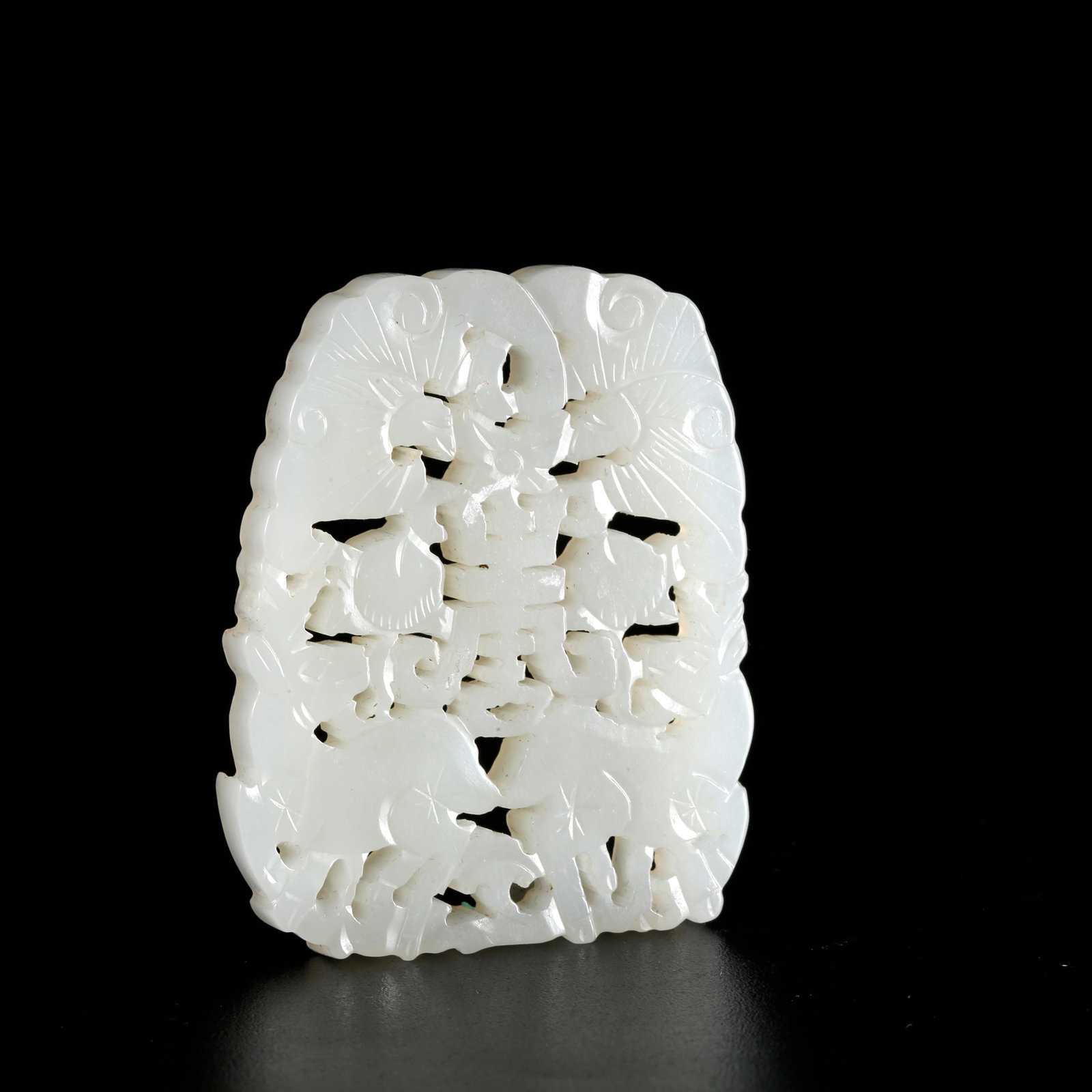 A HETIAN JADE CARVED PENDANT ORNAMENT: Hetian jade carved pendant ornament
