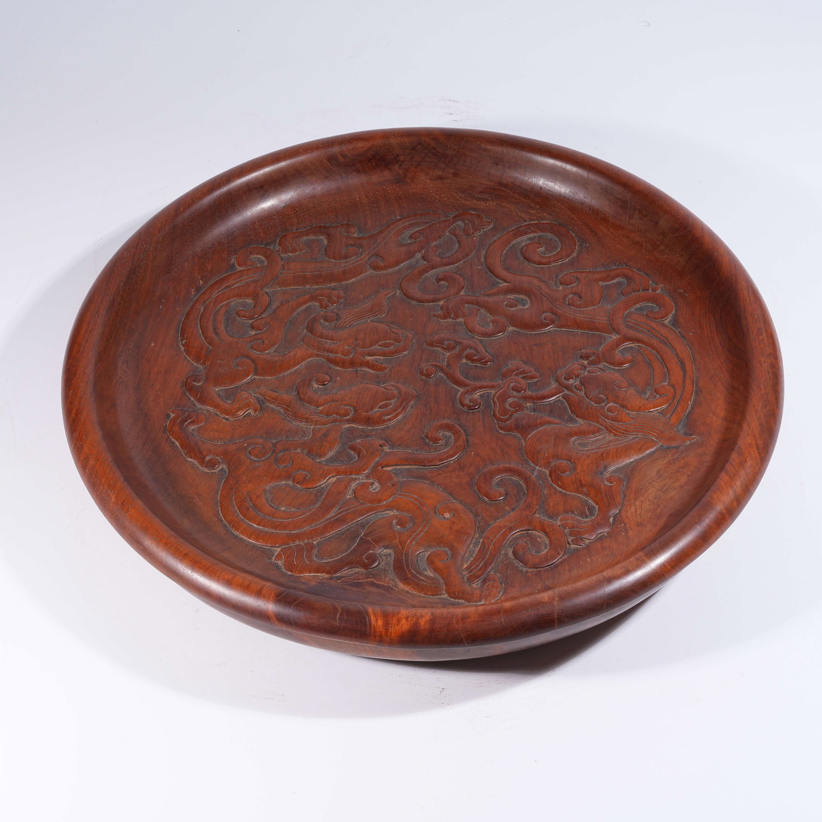 A LARGE DISH WITH CHI-DRAGON MOTIF IN HUANGHUALI WOOD: Large Dish with Chi-Dragon Motif in Huanghuali Wood