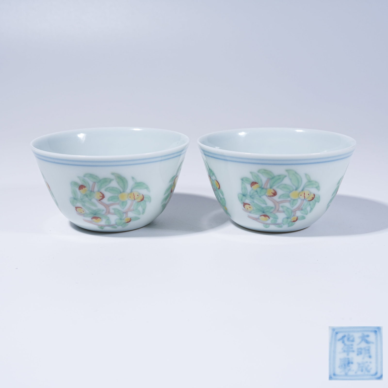 A SET OF DOUCAI CUPS WITH ROUND LONGEVITY PEACH PATTERN (1 of 9)