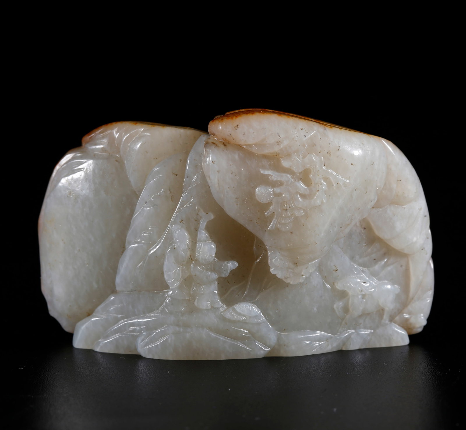 A HOTAN JADE CARVED FIGURINE MOUNTAIN-SHAPED ORNAMENT (1 of 8)