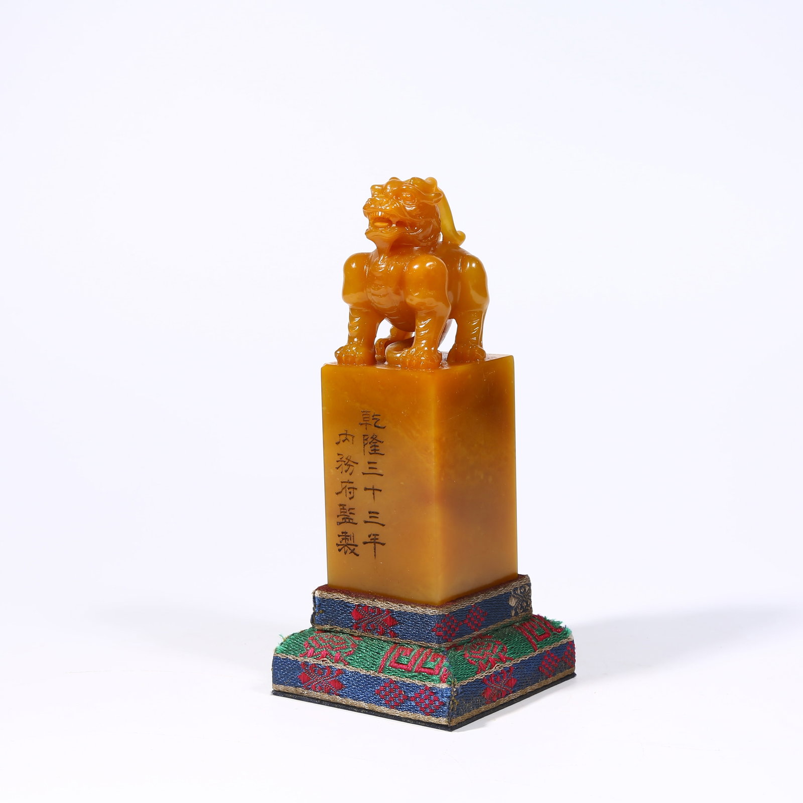 A SHOUSHAN TIANHUANG STONE SEAL WITH BEAST KNOB: Shoushan Tianhuang stone seal with beast knob