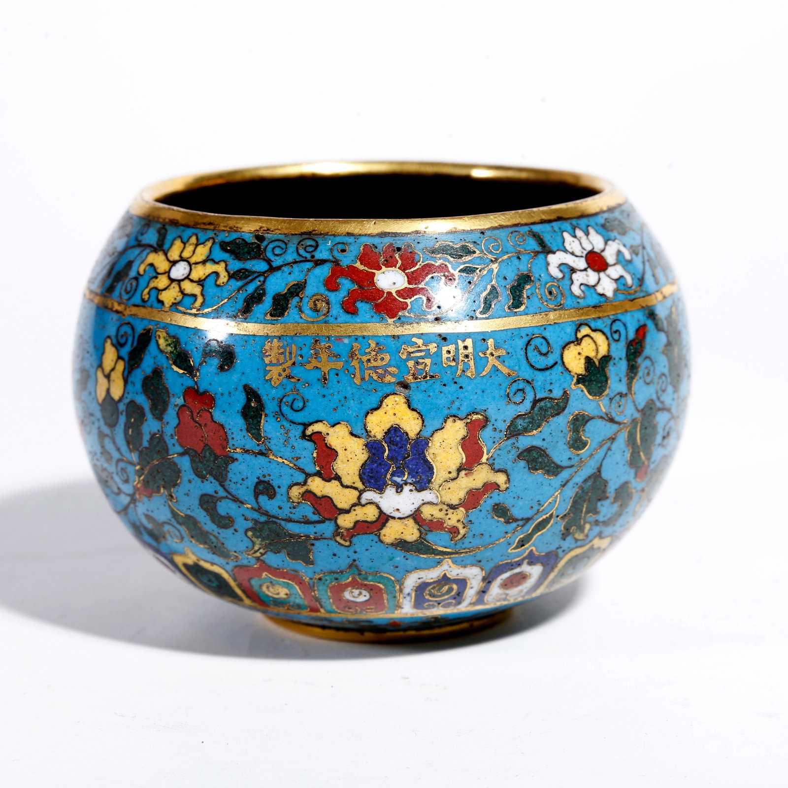 A CLOISONNÉ JAR WITH INTERLOCKING FLORAL PATTERN (1 of 9)