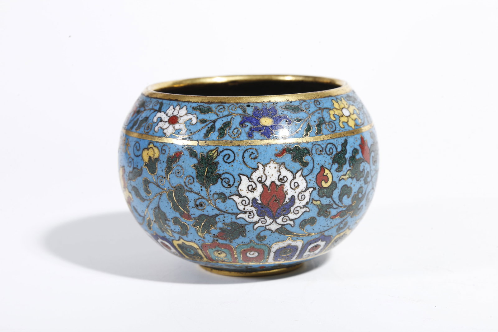 A CLOISONNÉ JAR WITH INTERLOCKING FLORAL PATTERN - 2