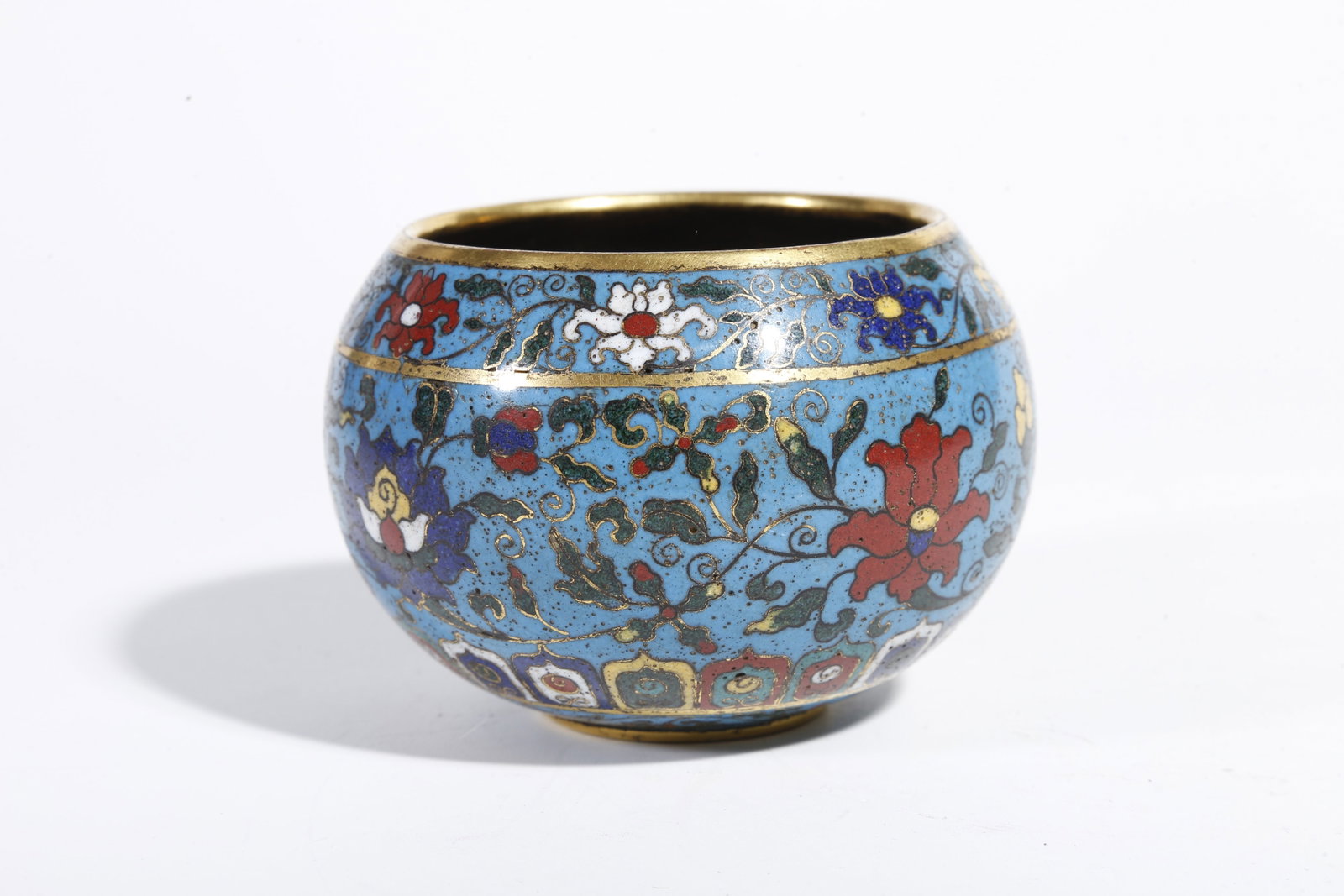 A CLOISONNÉ JAR WITH INTERLOCKING FLORAL PATTERN - 4