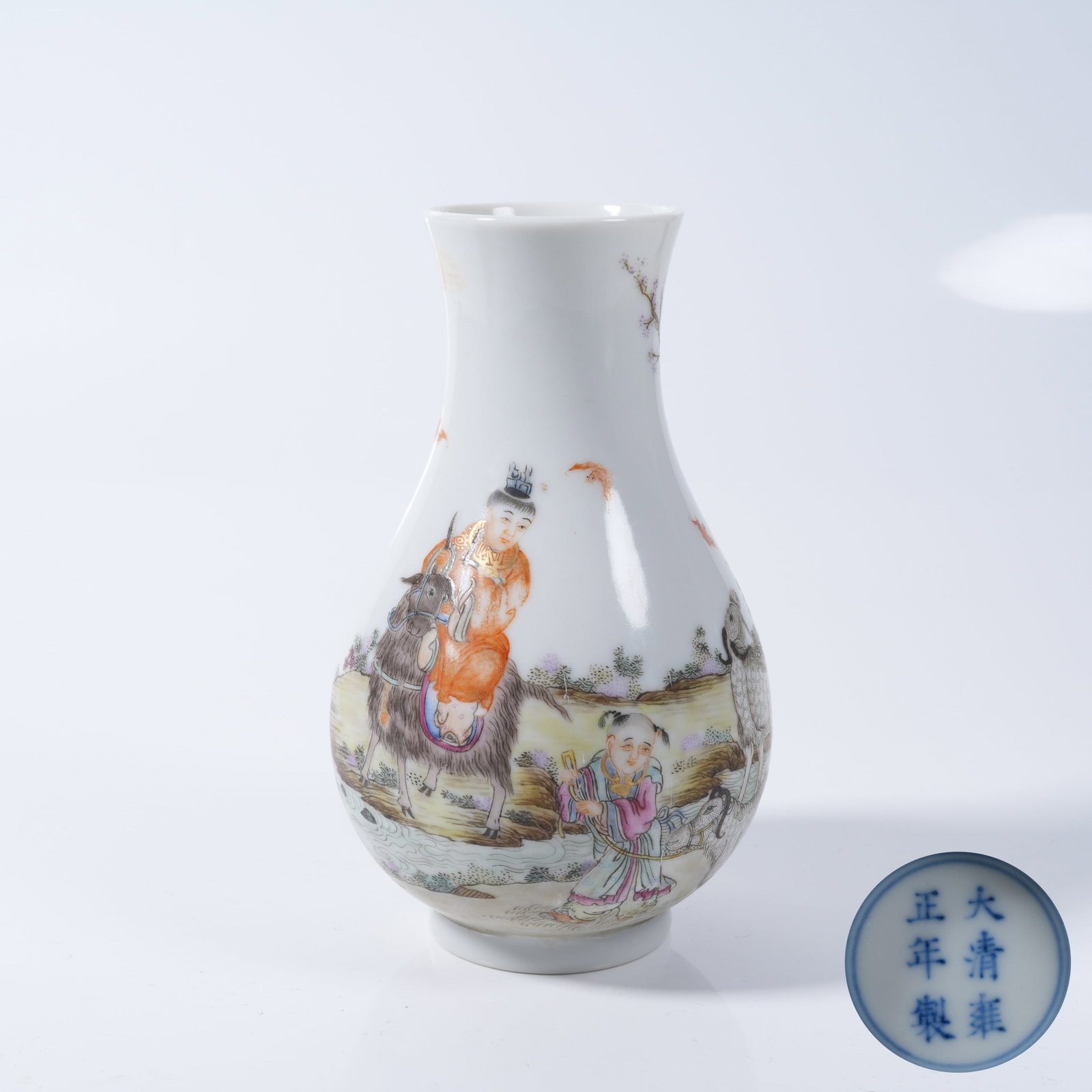A FAMILLE ROSE APPRECIATION VASE WITH FIGURE STORY PATTERN: Famille Rose Appreciation Vase with Figure Story Pattern