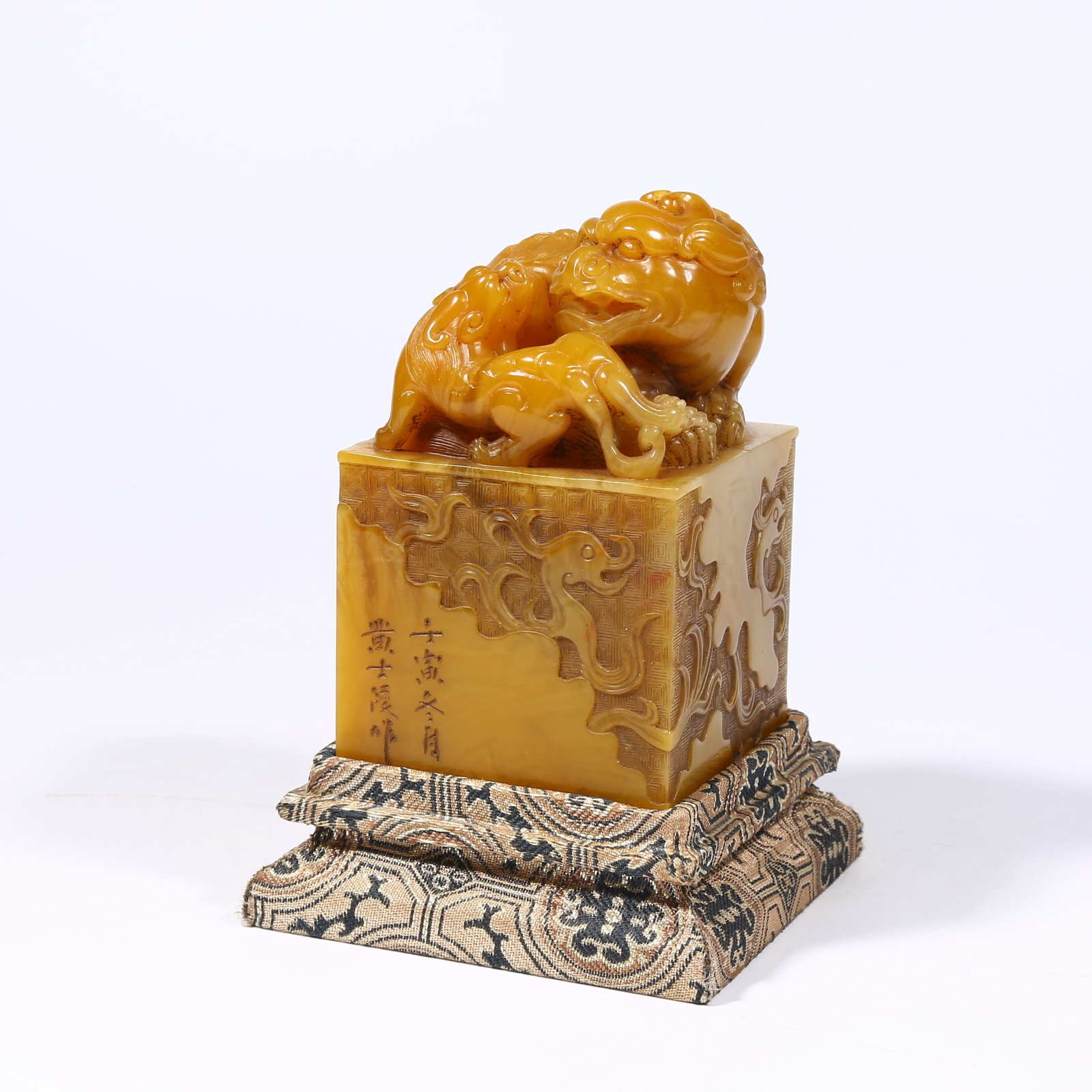 A SHOUSHAN TIANHUANG STONE SEAL WITH LION AND CUB KNOBS: Shoushan Tianhuang stone seal with lion and cub knobs