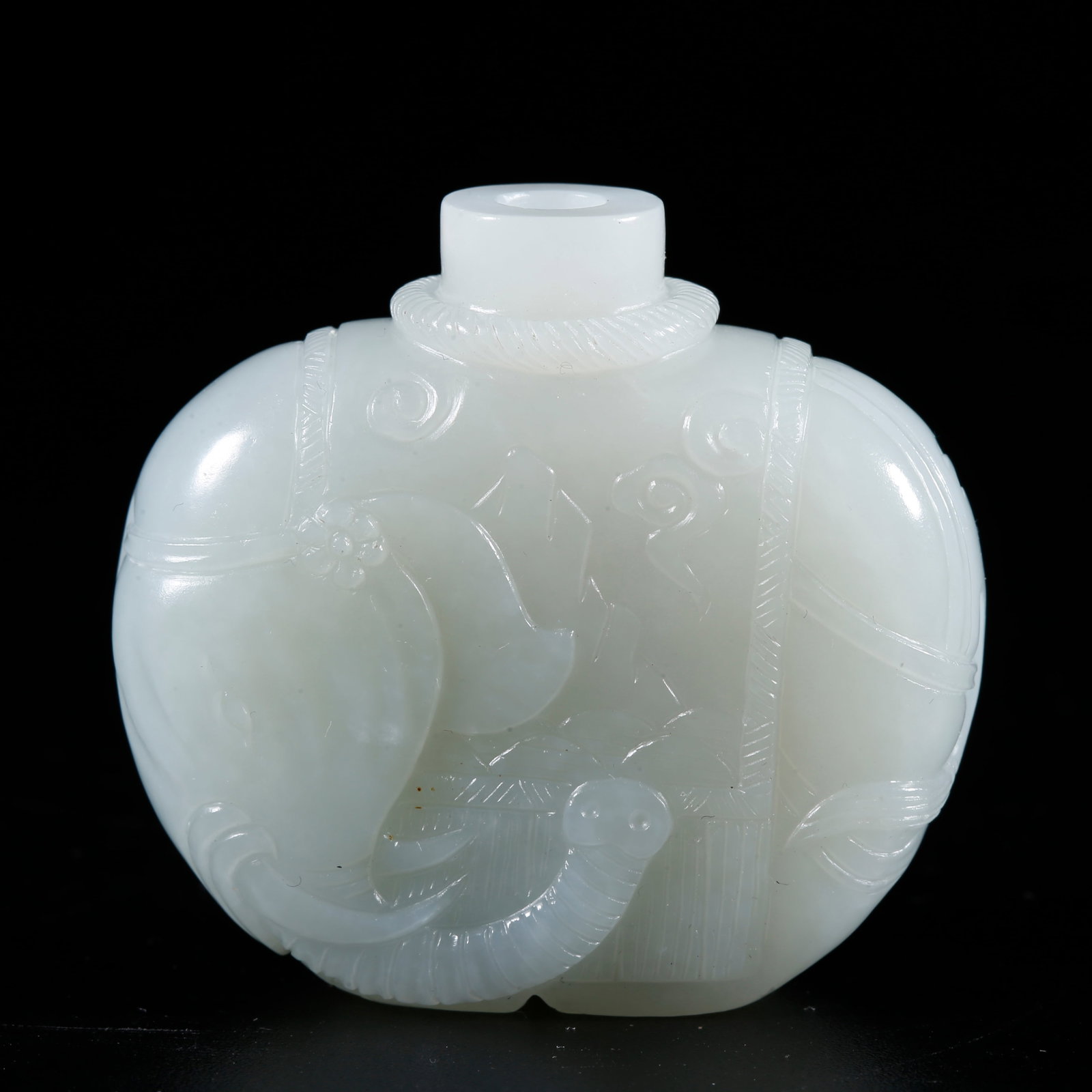 A HOTAN JADE CARVED ELEPHANT SNUFF BOTTLE WITH PEACE AND AUSPICIOUSNESS MOTIF (1 of 9)