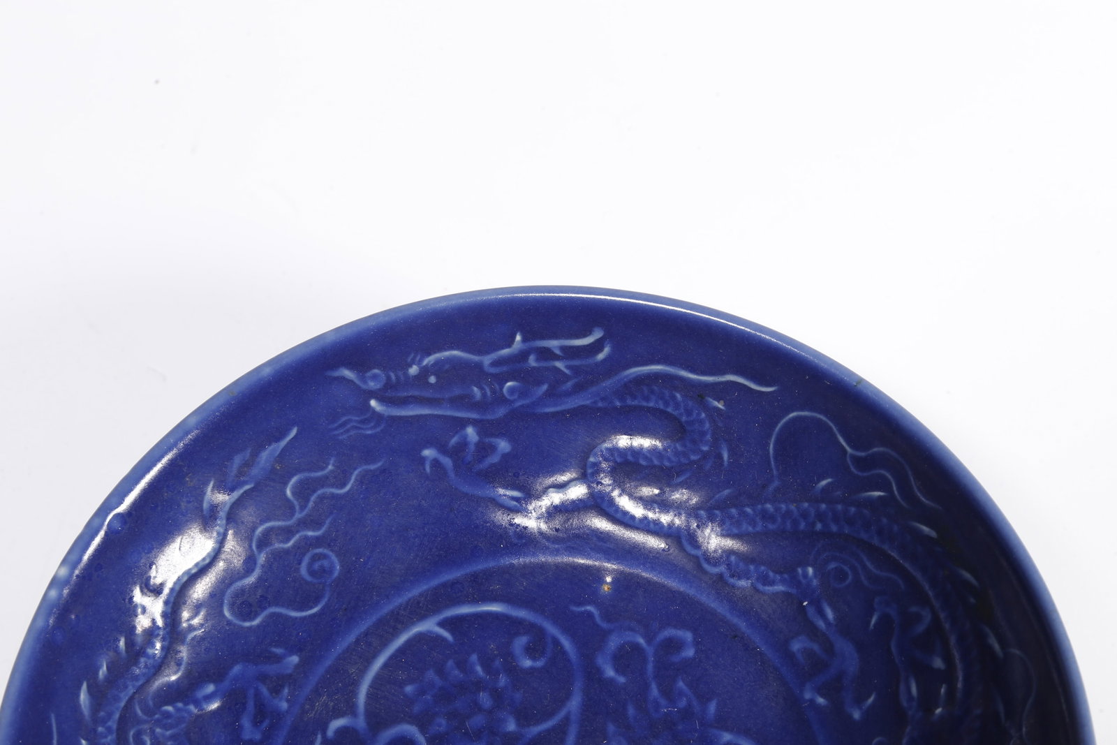A BLUE GLAZED PLATE WITH DOUBLE DRAGON PATTERN - 2