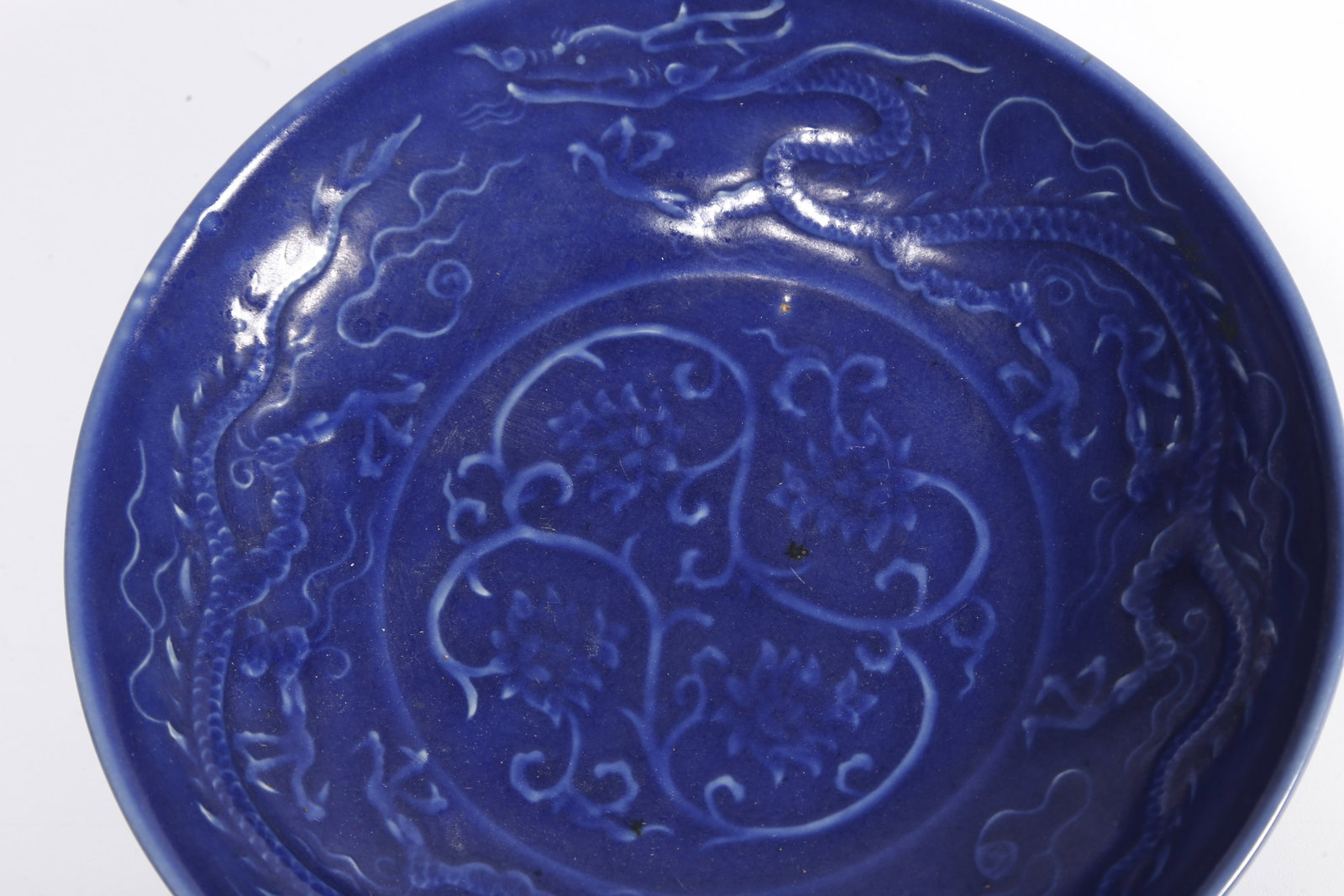 A BLUE GLAZED PLATE WITH DOUBLE DRAGON PATTERN - 3