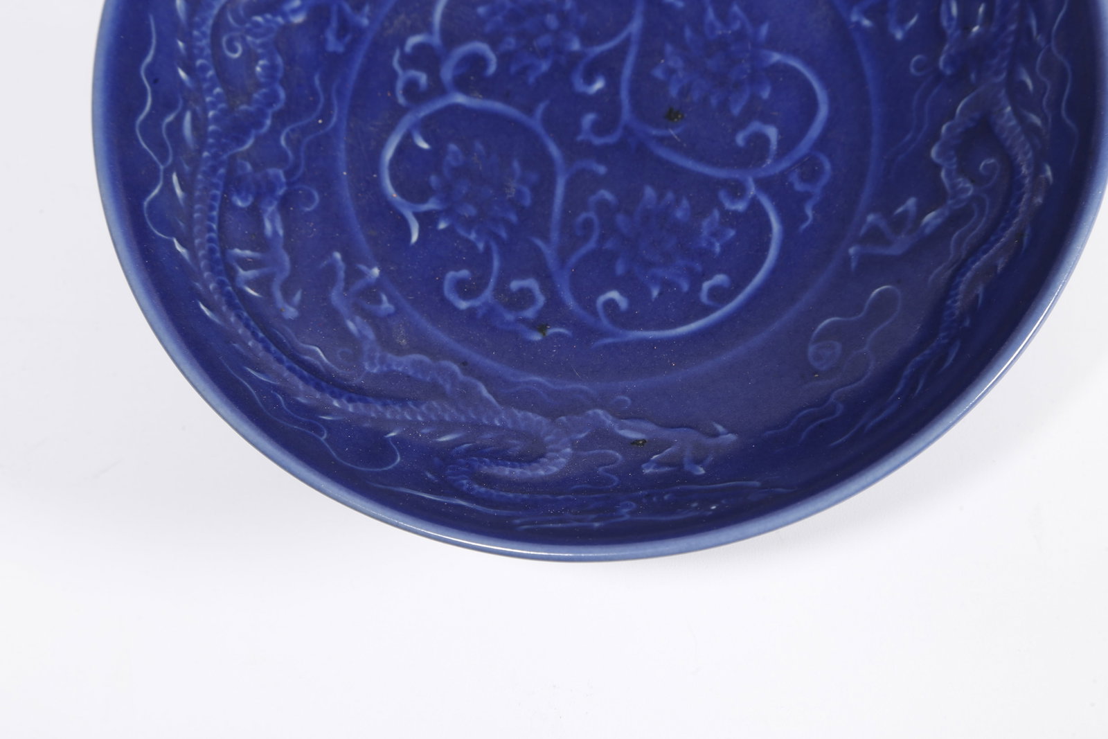 A BLUE GLAZED PLATE WITH DOUBLE DRAGON PATTERN - 4
