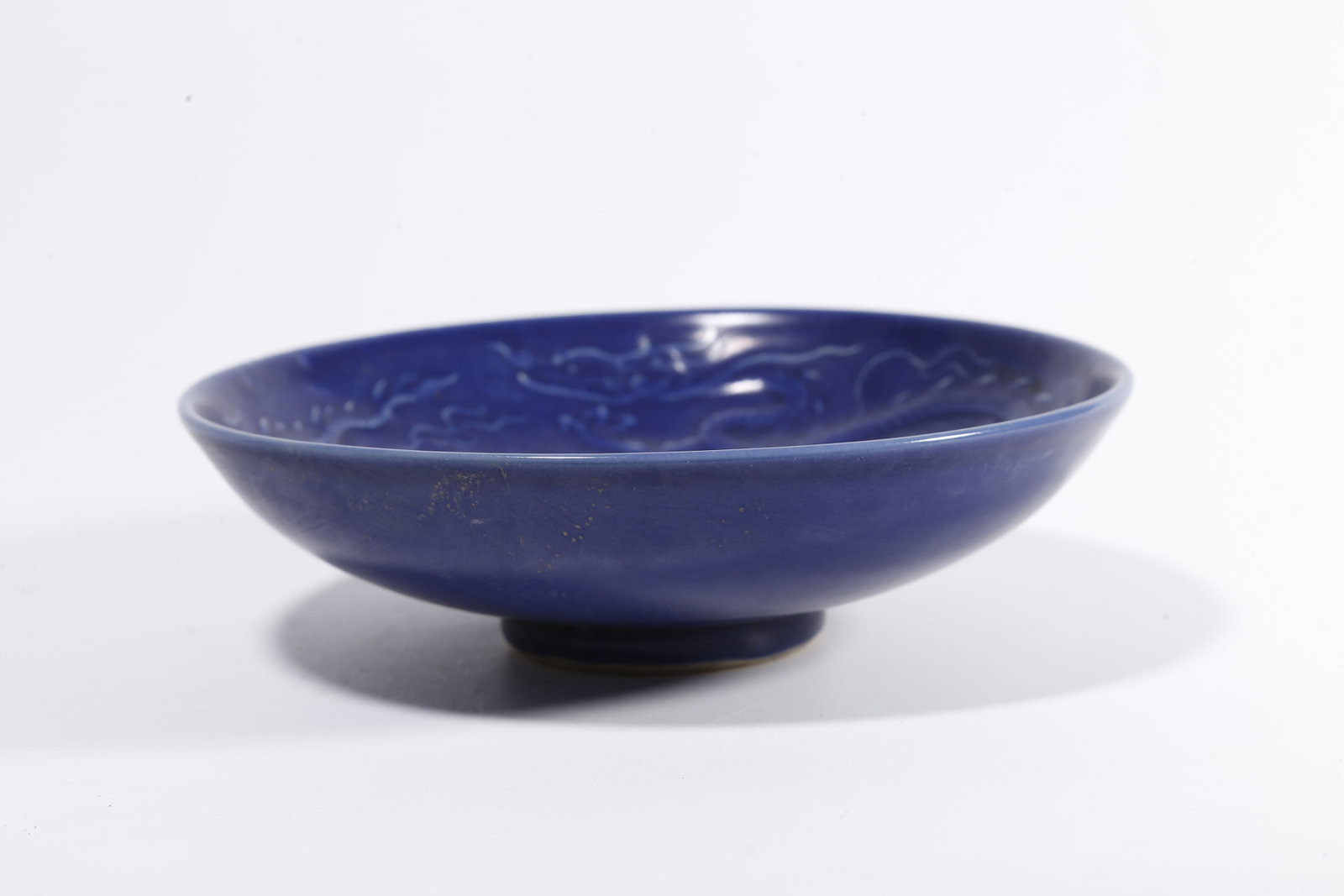 A BLUE GLAZED PLATE WITH DOUBLE DRAGON PATTERN - 5