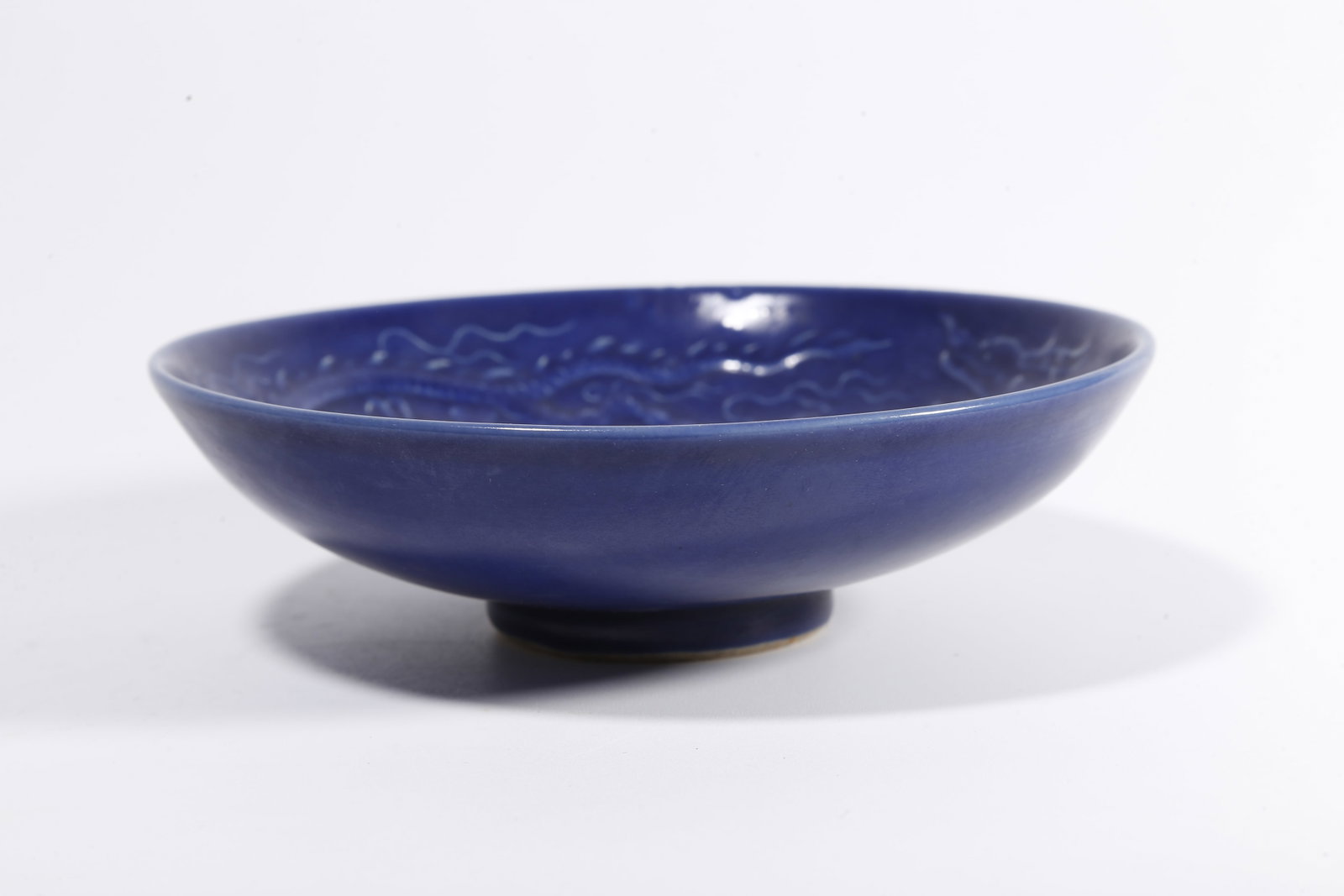 A BLUE GLAZED PLATE WITH DOUBLE DRAGON PATTERN - 6