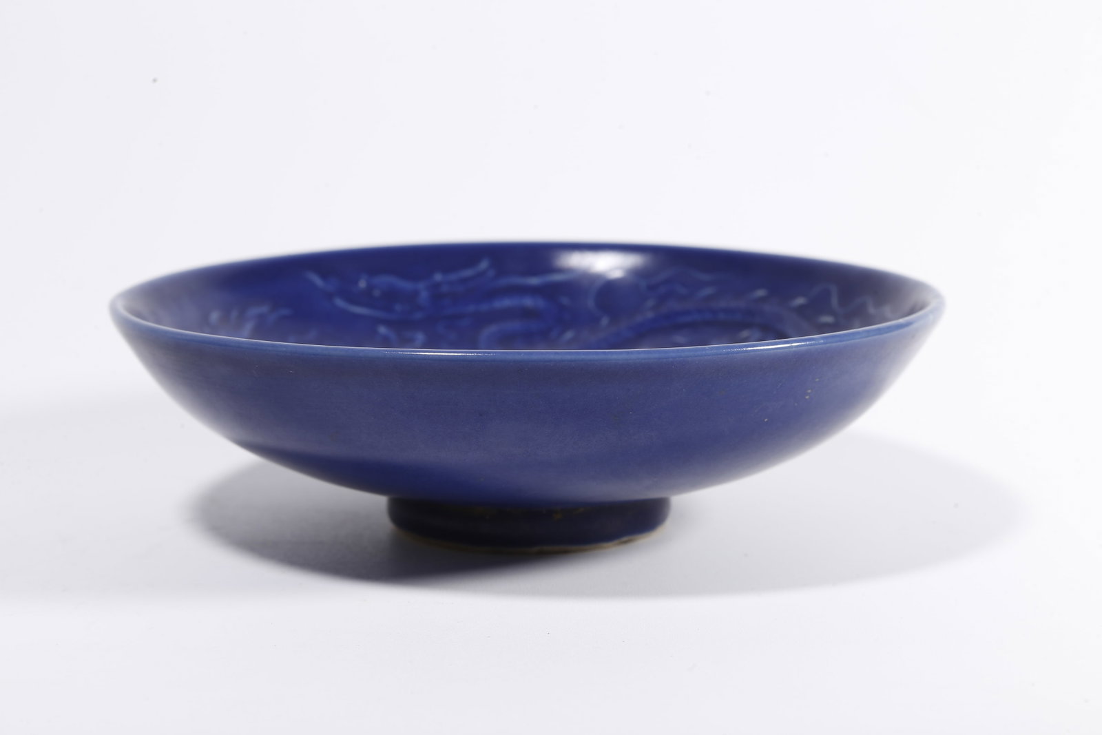 A BLUE GLAZED PLATE WITH DOUBLE DRAGON PATTERN - 7