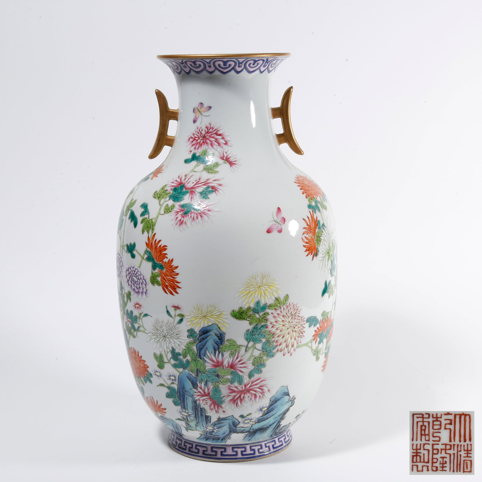 A FAMILLE ROSE DOUBLE HALBERD-EAR VASE WITH FLORAL PATTERN (1 of 9)