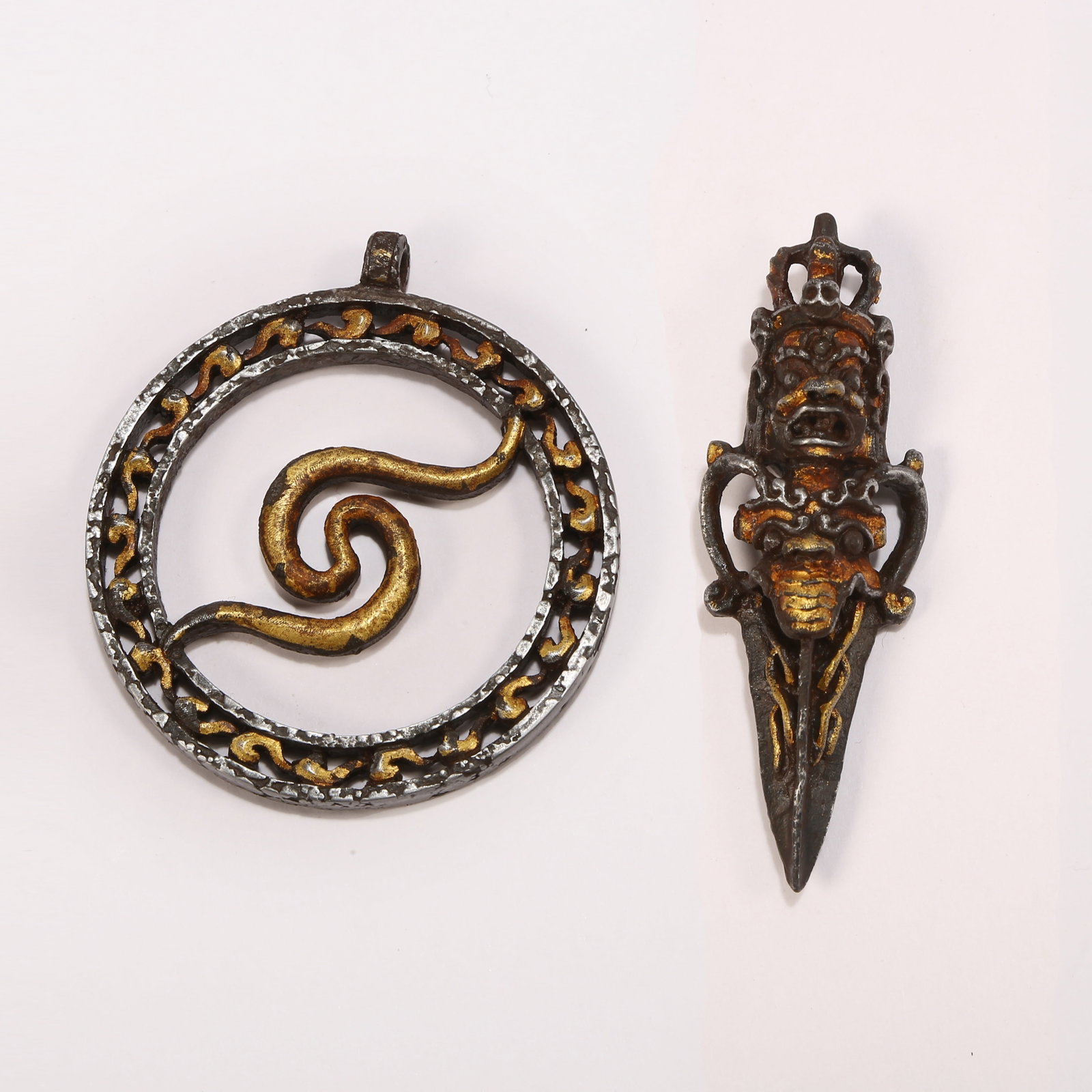 A SET OF IRON-AND-GILT PENDANTS: Set of iron-and-gilt pendants