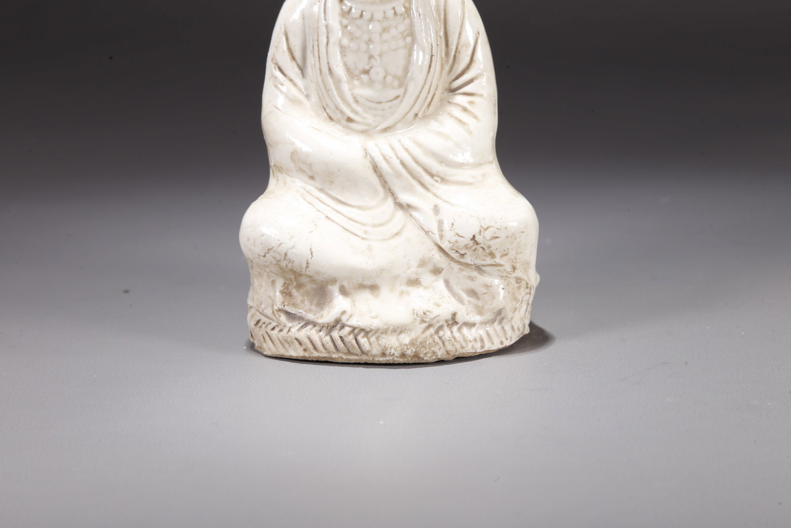 A DING WARE GUANYIN STATUE - 4