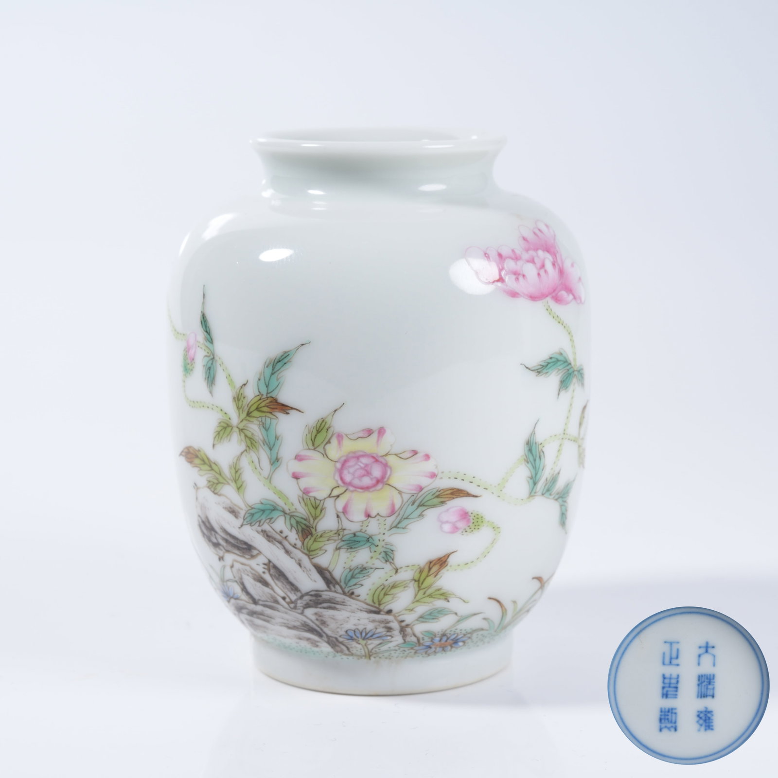 A FAMILLE ROSE SMALL JAR WITH FLORAL PATTERN (1 of 9)