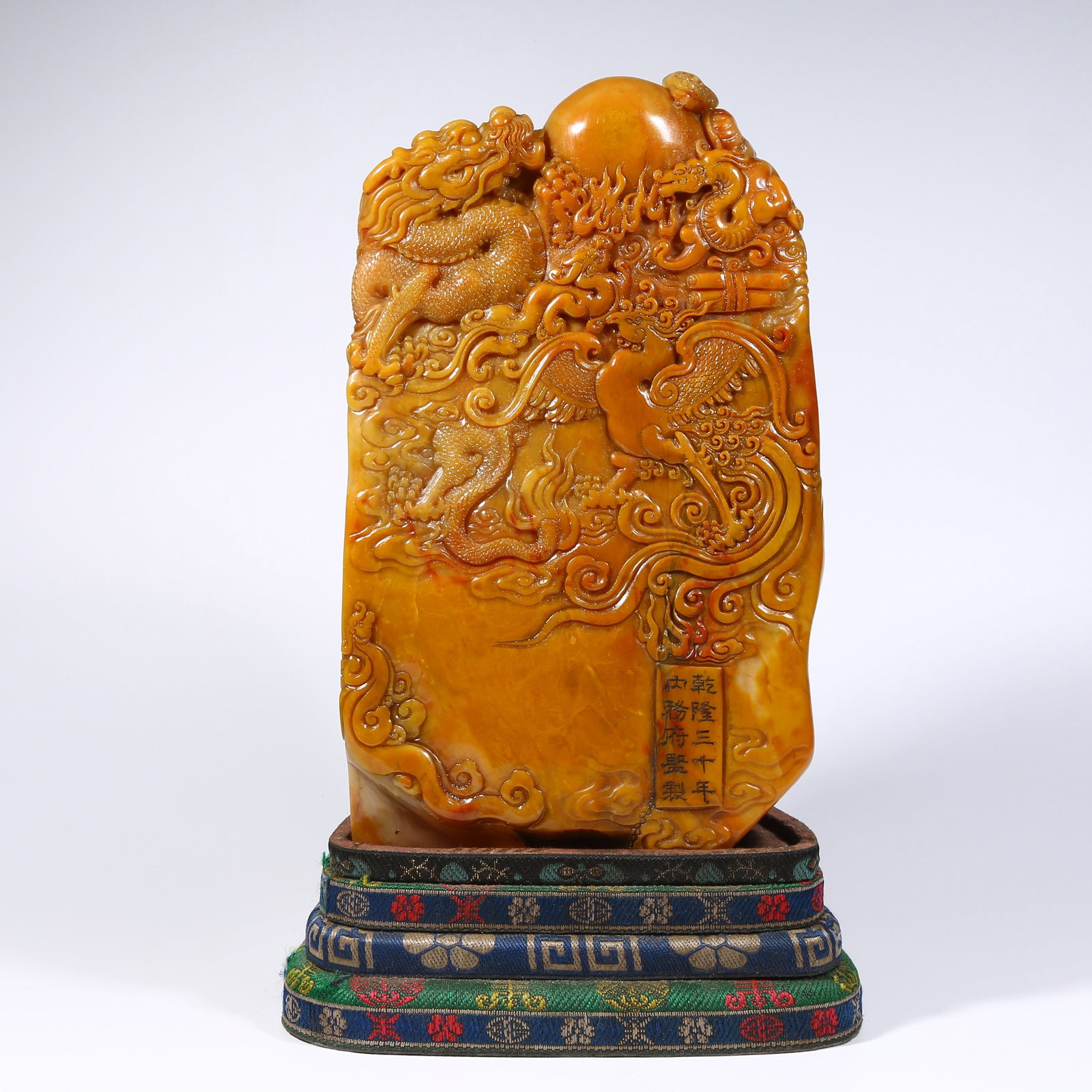 A LARGE SHOUSHAN STONE SEAL WITH DRAGON AND PHOENIX PATTERN (1 of 8)