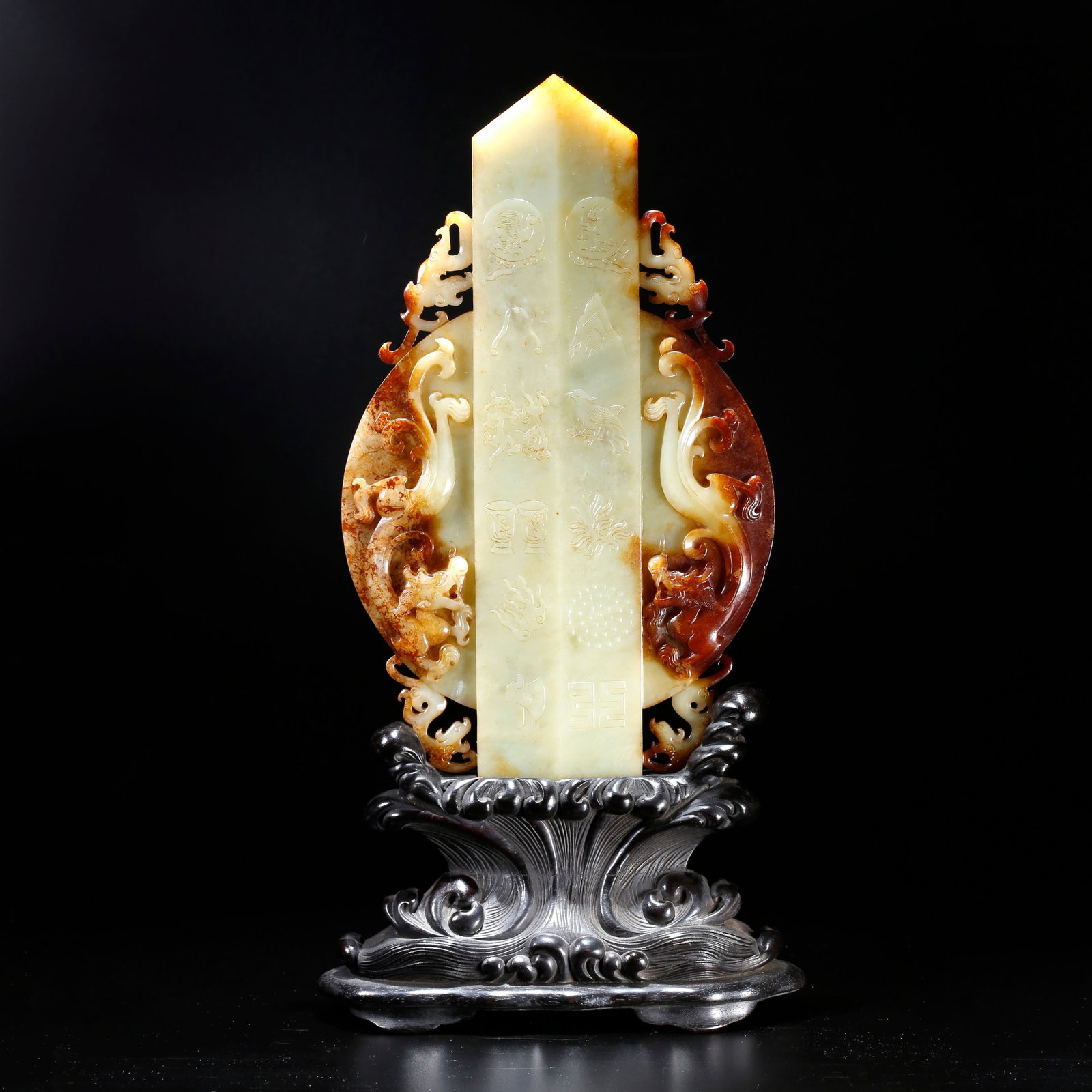 A HETIAN JADE GUI AND BI DISC CARVED WITH DRAGON PATTERN: Hetian Jade Gui and Bi Disc Carved with Dragon Pattern
