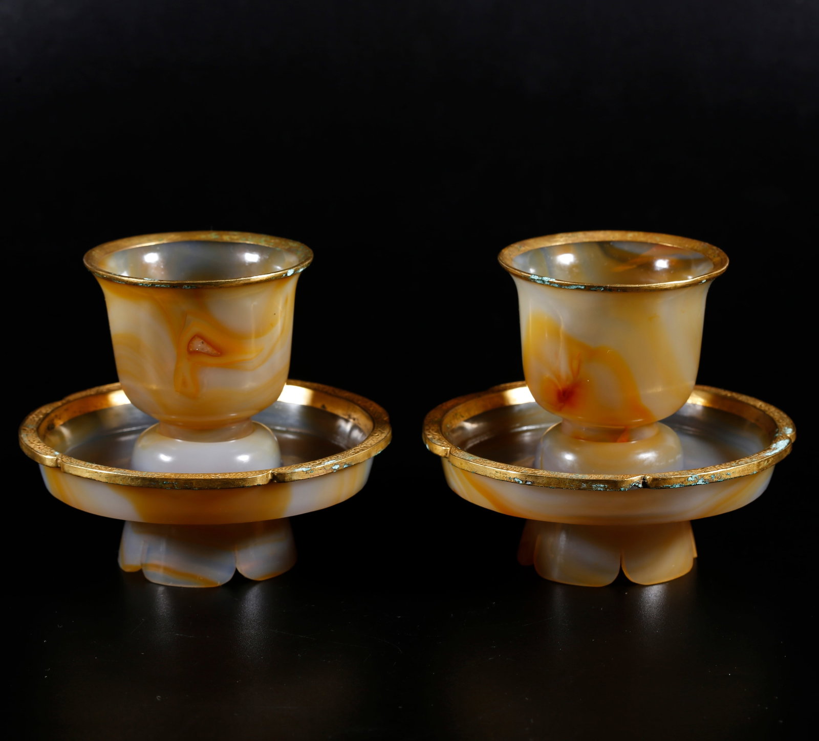 A GOLD-WRAPPED AGATE TEA CUP (PAIR) (1 of 10)