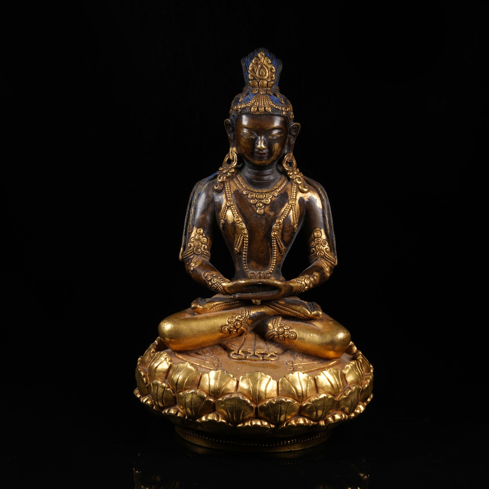 A GILT BRONZE STATUE OF AMITAYUS: Gilt Bronze Statue of Amitayus