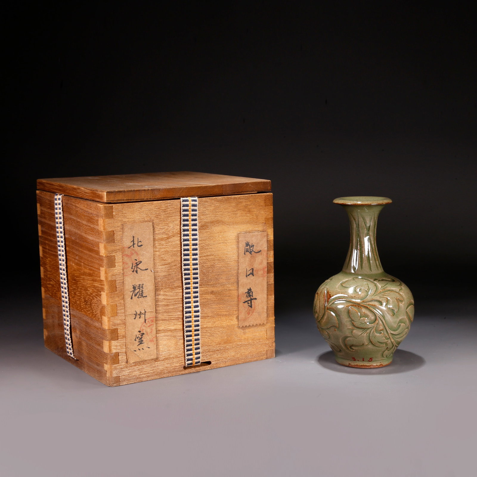 A YAOZHOU WARE WIDE-MOUTHED ZUN VESSEL WITH FLORAL PATTERN (1 of 10)