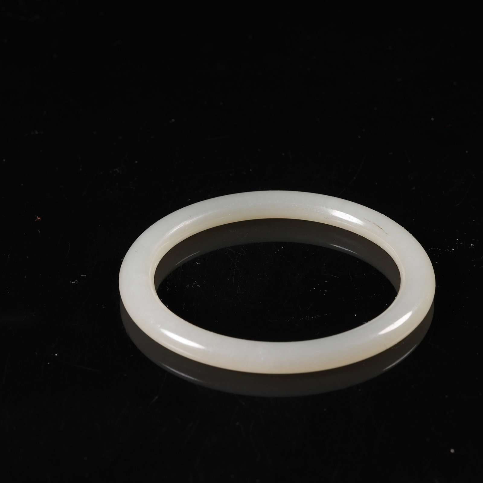 A HETIAN WHITE JADE RING - 6