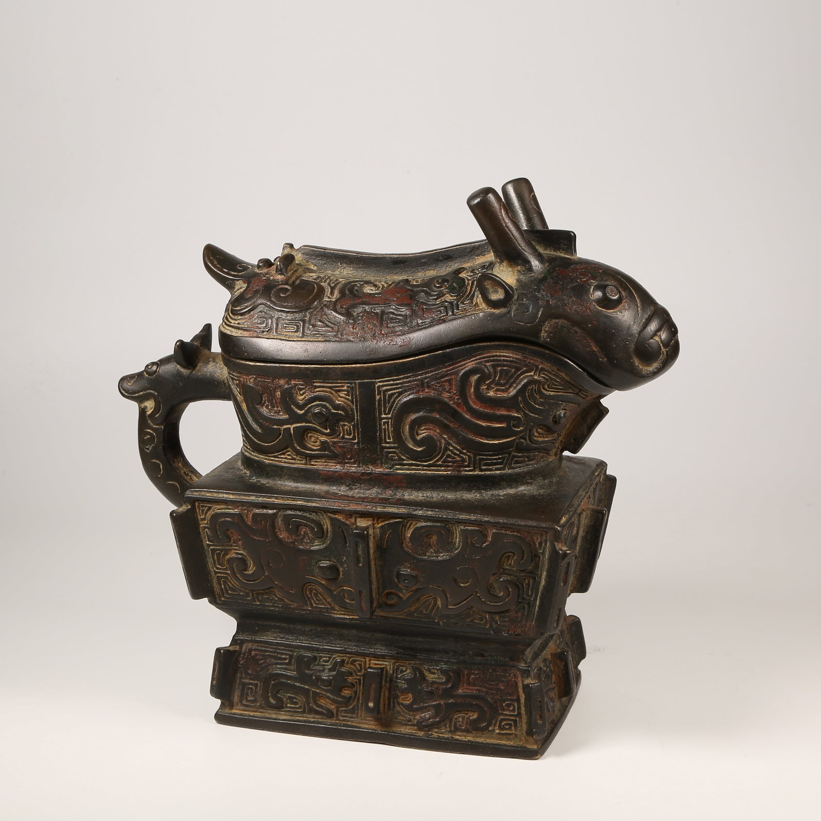 A BRONZE GONG VESSEL: Bronze Gong Vessel