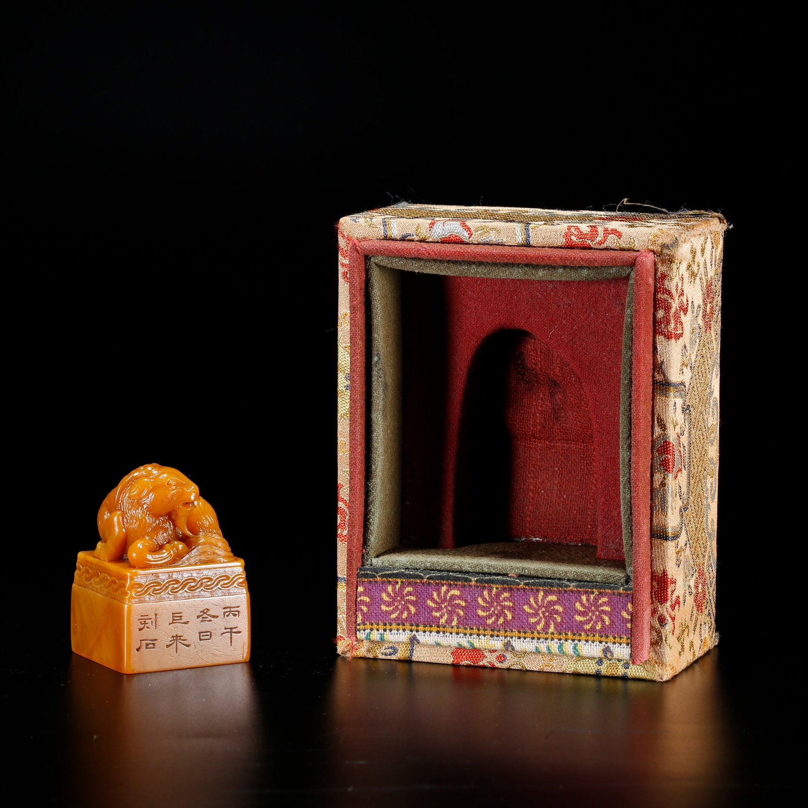 A SEAL WITH BEAST KNOB CARVED FROM SHOUSHAN TIANHUANG STONE (1 of 10)